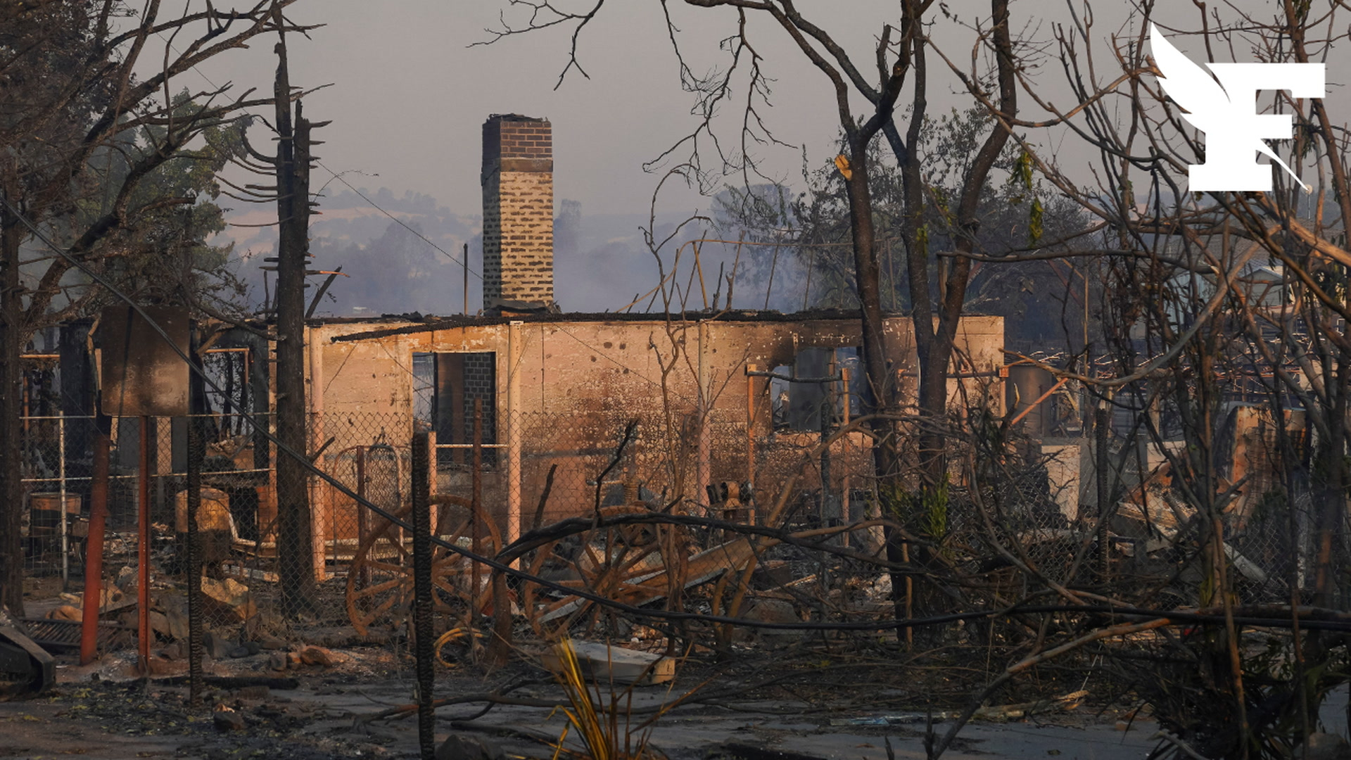 États-Unis: bâtiments historiques en ruines, communautés menacées... Les images d’une ville réduite en cendres après des incendies