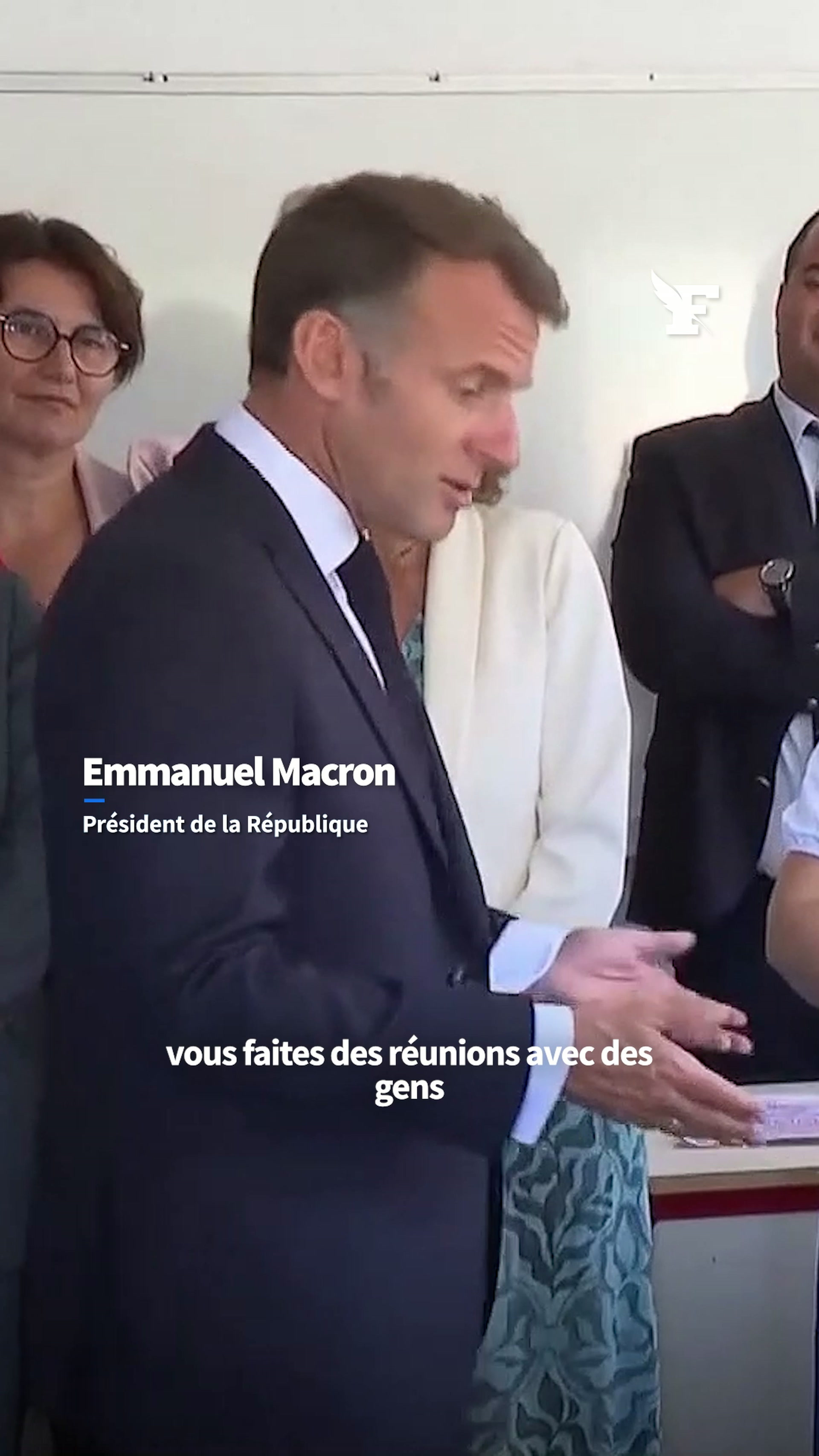 Interdiction du téléphone au collège: Emmanuel Macron confie demander aux ministres «de déposer leurs téléphones» lors des réunions à l'Elysée