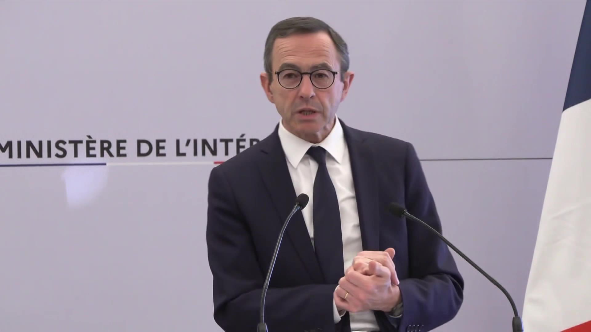 Bruno Retailleau va envoyer une circulaire pour durcir les conditions de la naturalisation