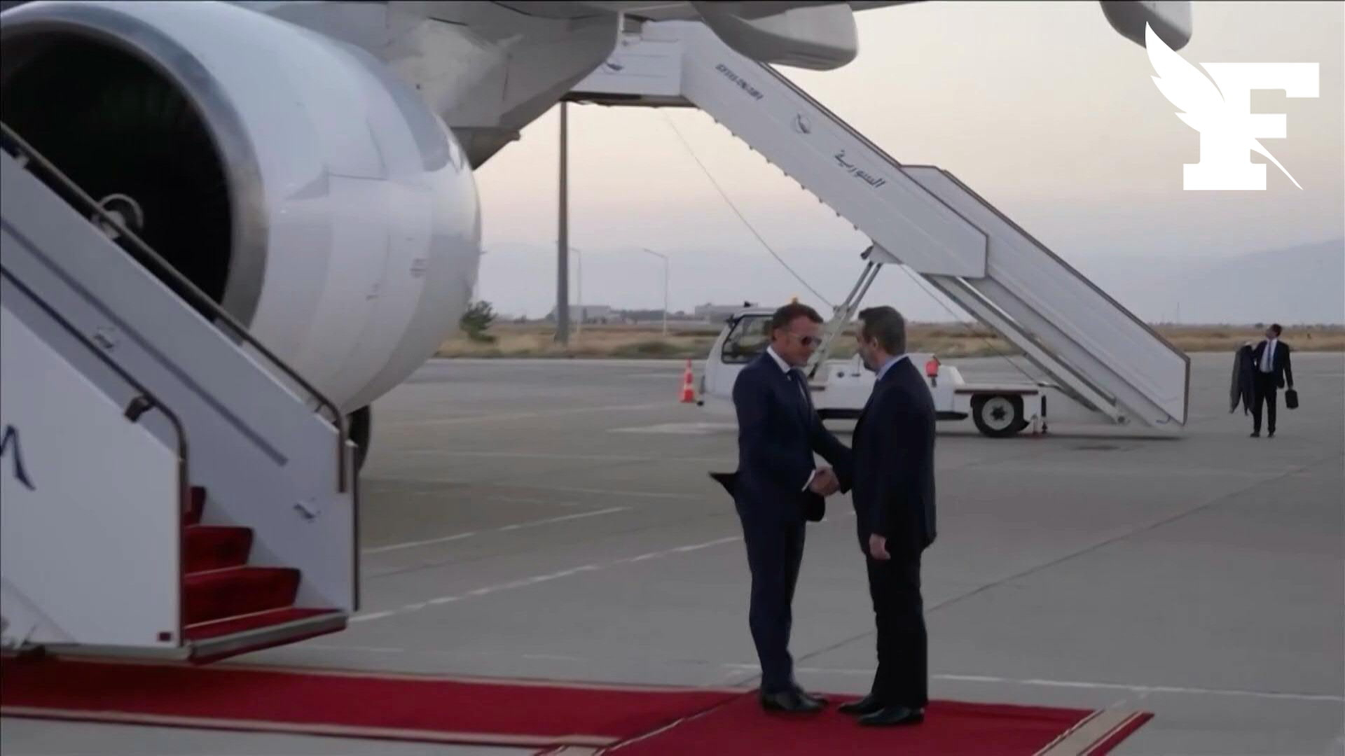 Syrie: les images de l’arrivée d’Emmanuel Macron pour une visite inédite