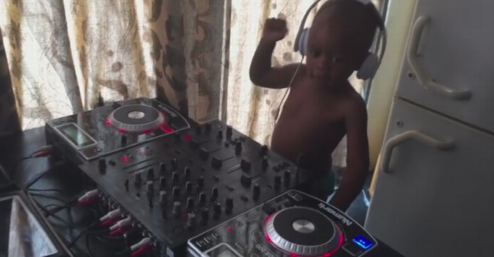 À 3 ans, cet enfant DJ crée le buzz (vidéo) - Le Soir