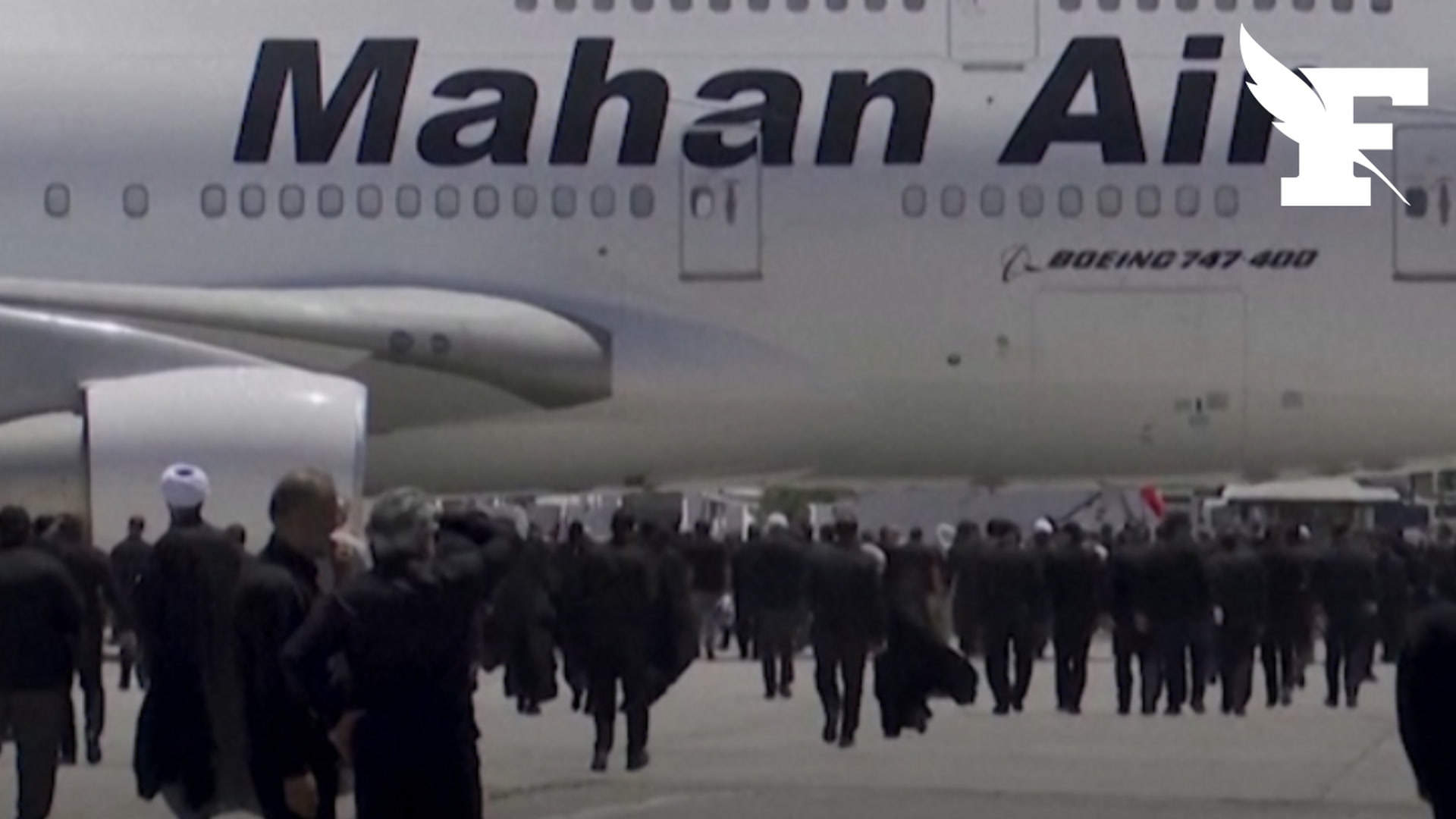 Iran : le cercueil de Khamenei arrive par avion pour son inhumation