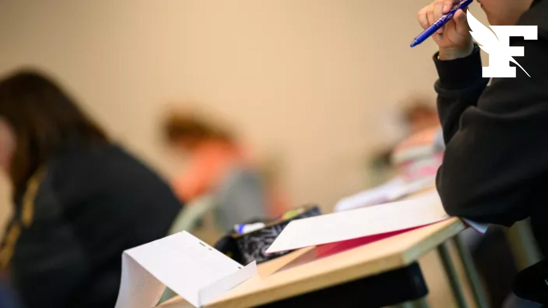 Le proviseur d'un lycée découvre un sac à dos avec une arme à feu et des cartouches au sein de l'établissement