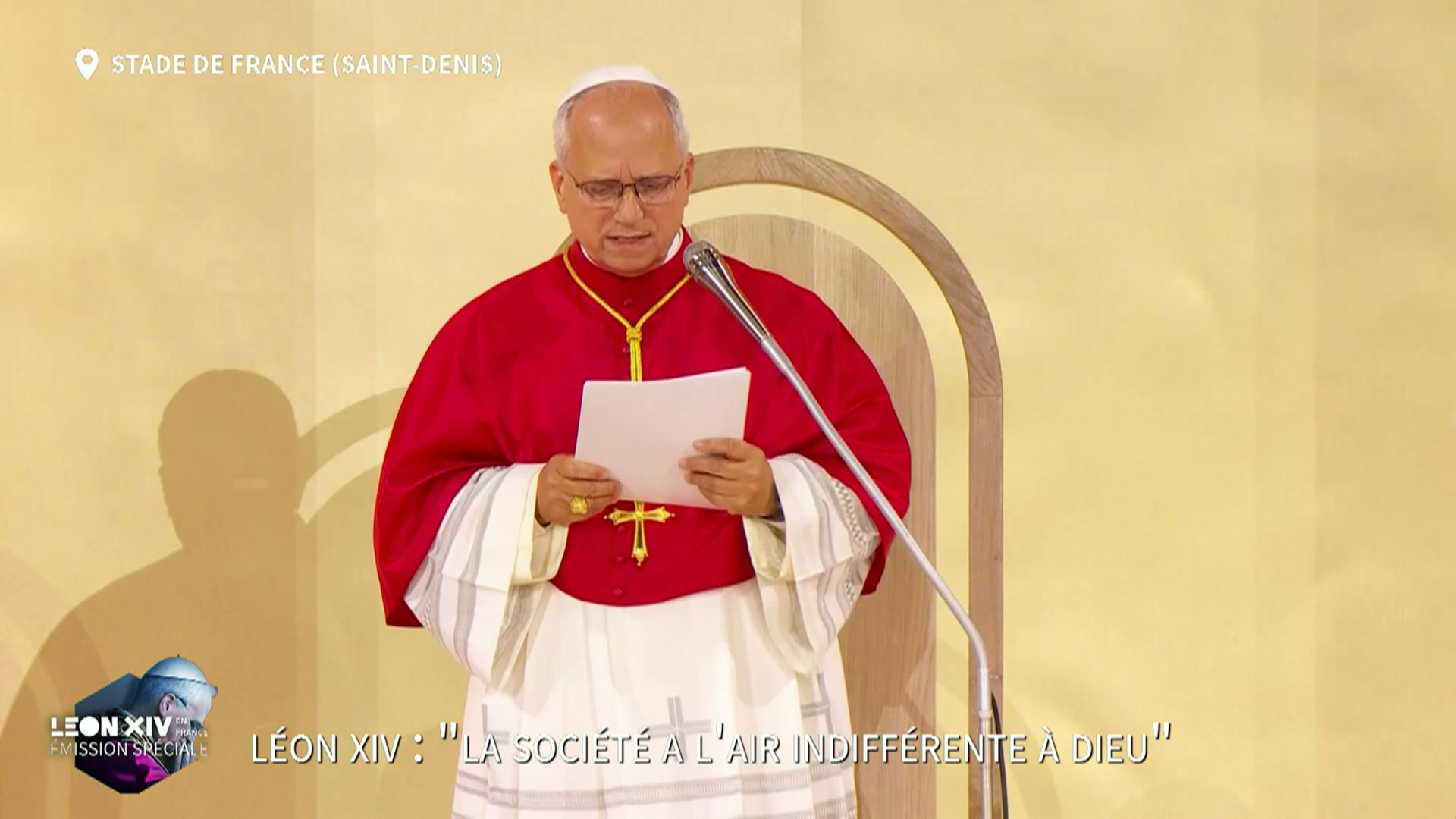 «Pour nous vivre c'est le Christ», clame le pape Léon XIV sur la scène du Stade de France
