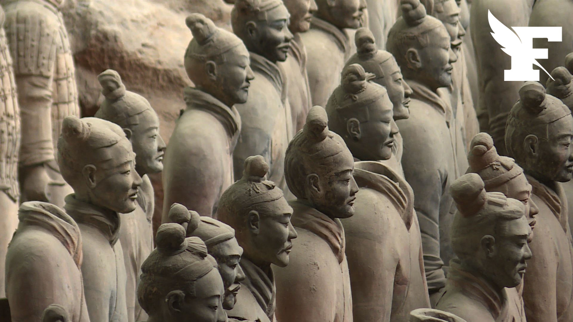 Un touriste chinois saute une barrière et atterrit sur le site de l'armée enterrée de terre cuite en Chine