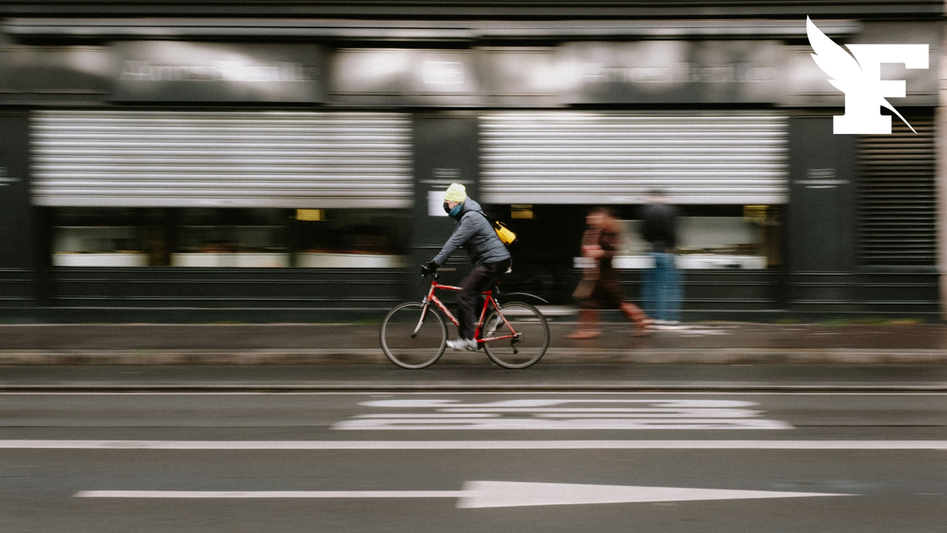 Paris : un cycliste poignardé par un automobiliste après un différend sur la route, son pronostic vital engagé