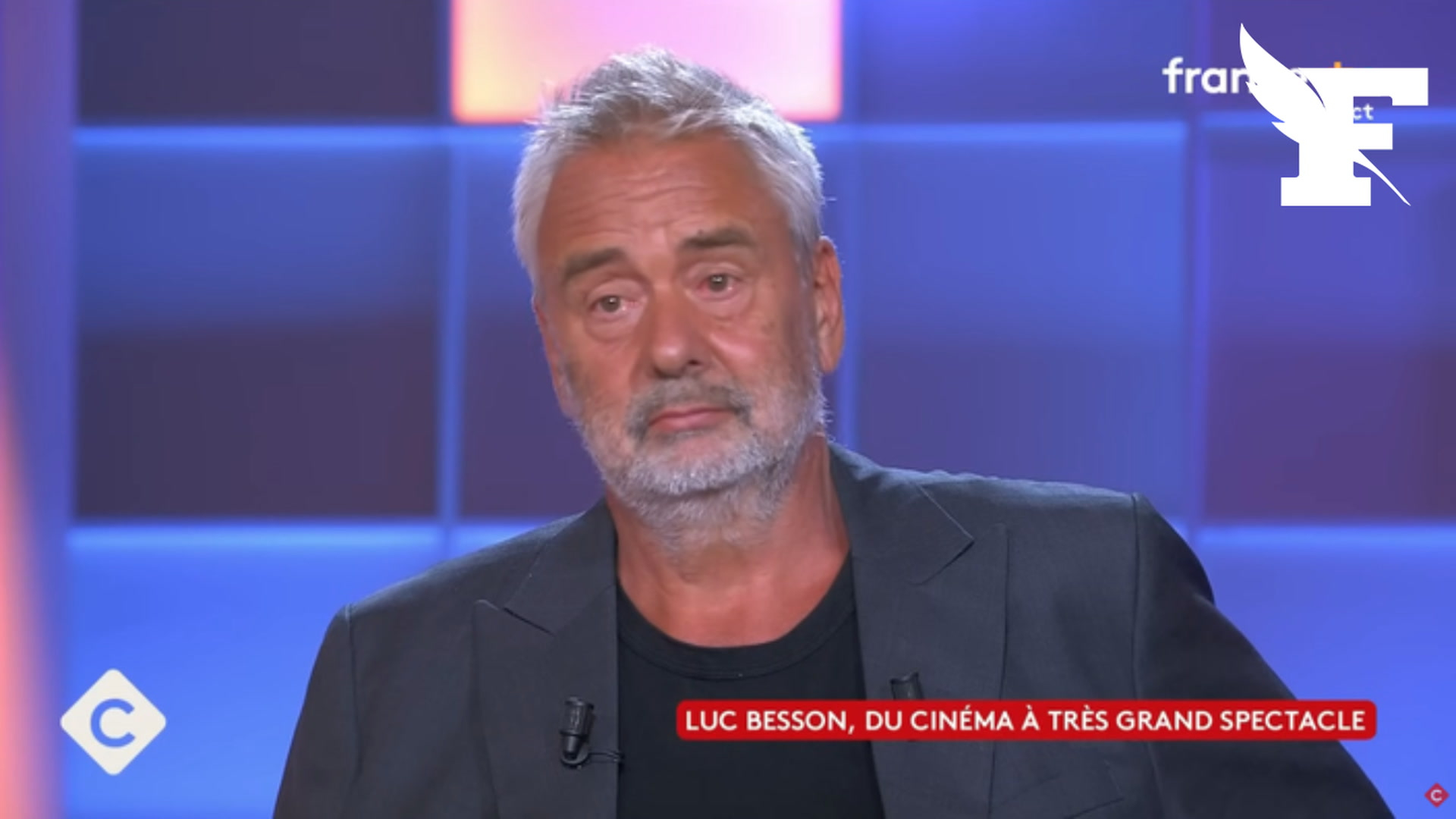 La cour d'appel de Paris rend ce mardi sa décision sur une possible réouverture de l'enquête visant Luc Besson, accusé de viol