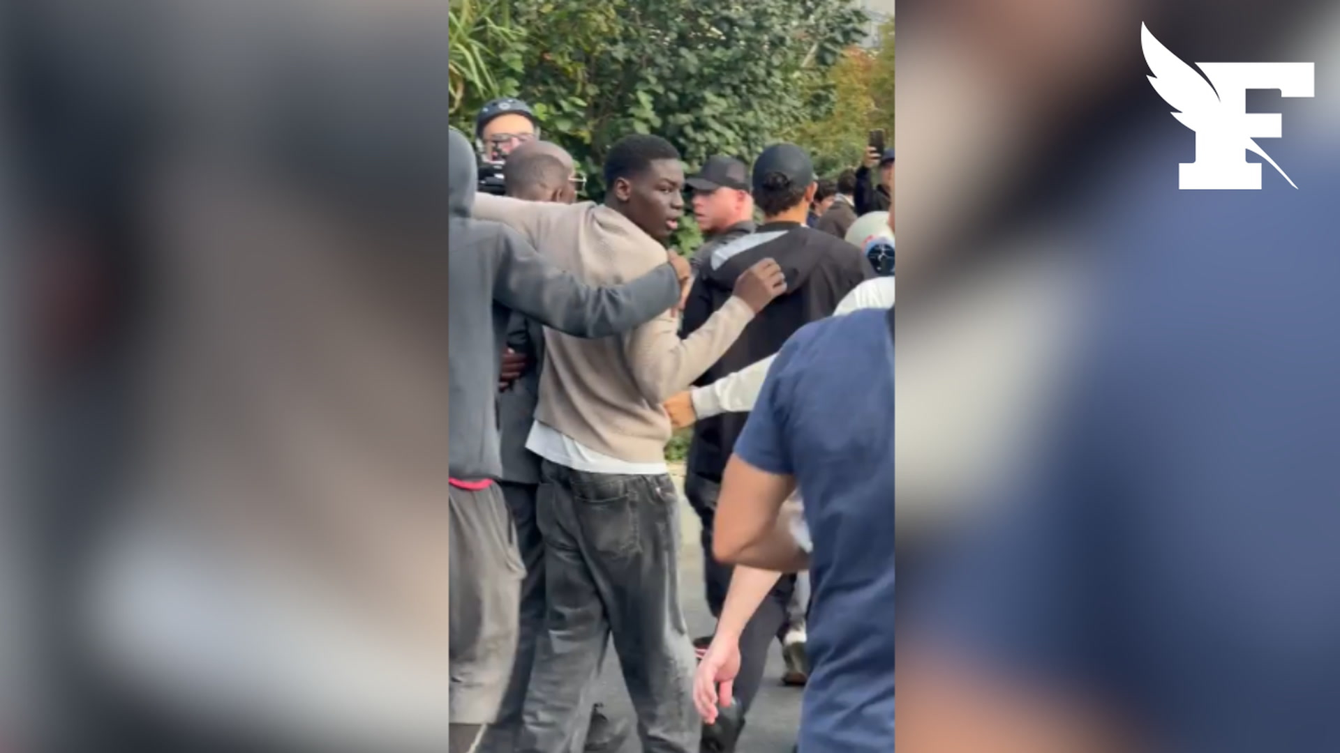 Proche du malaise, le maire de Saint-Denis Bally Bagayoko évacué du cortège de la manifestation parisienne