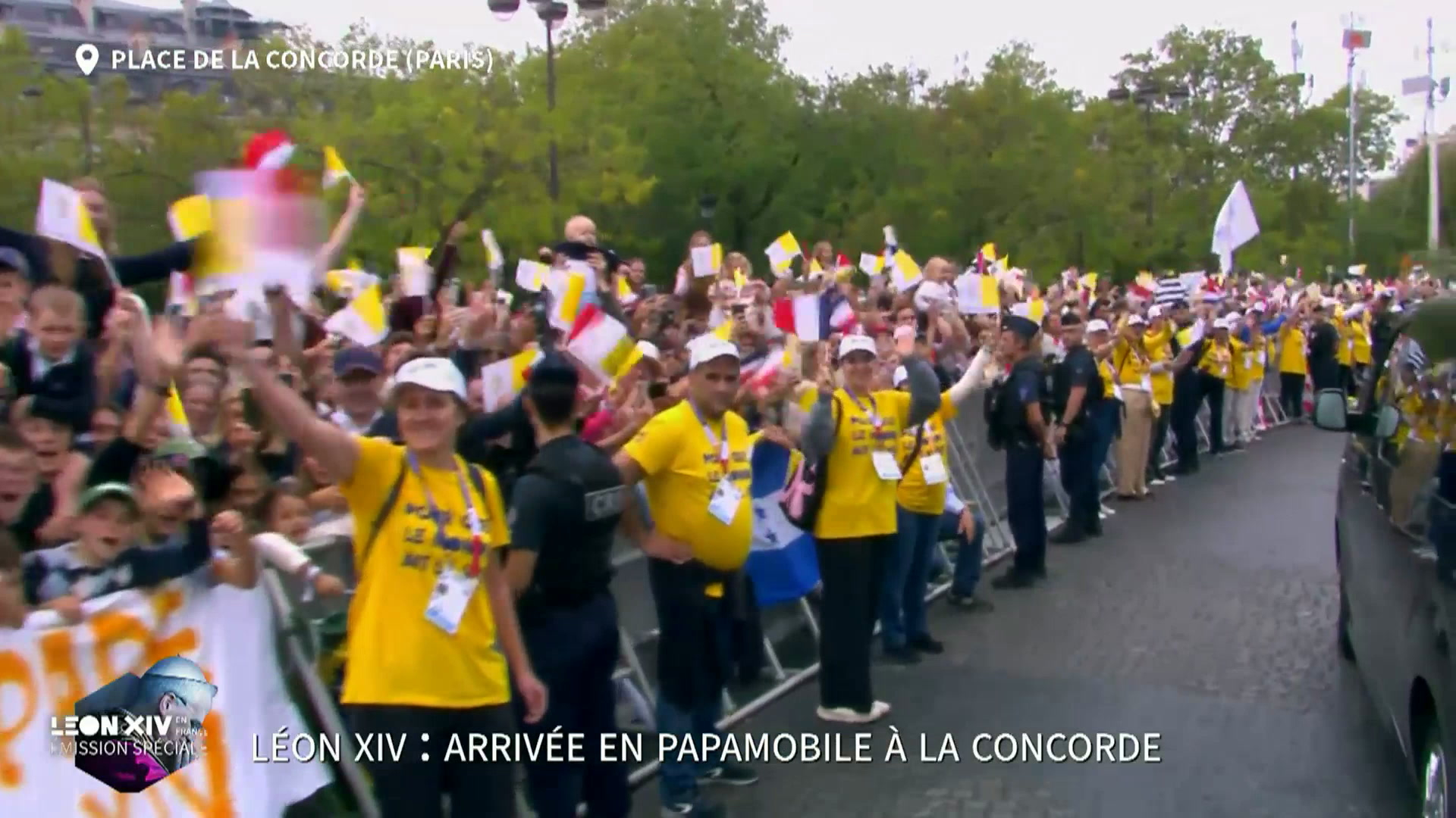 Les images de l'arrivée triomphale du Pape Léon XIV sur les Champs Elysées