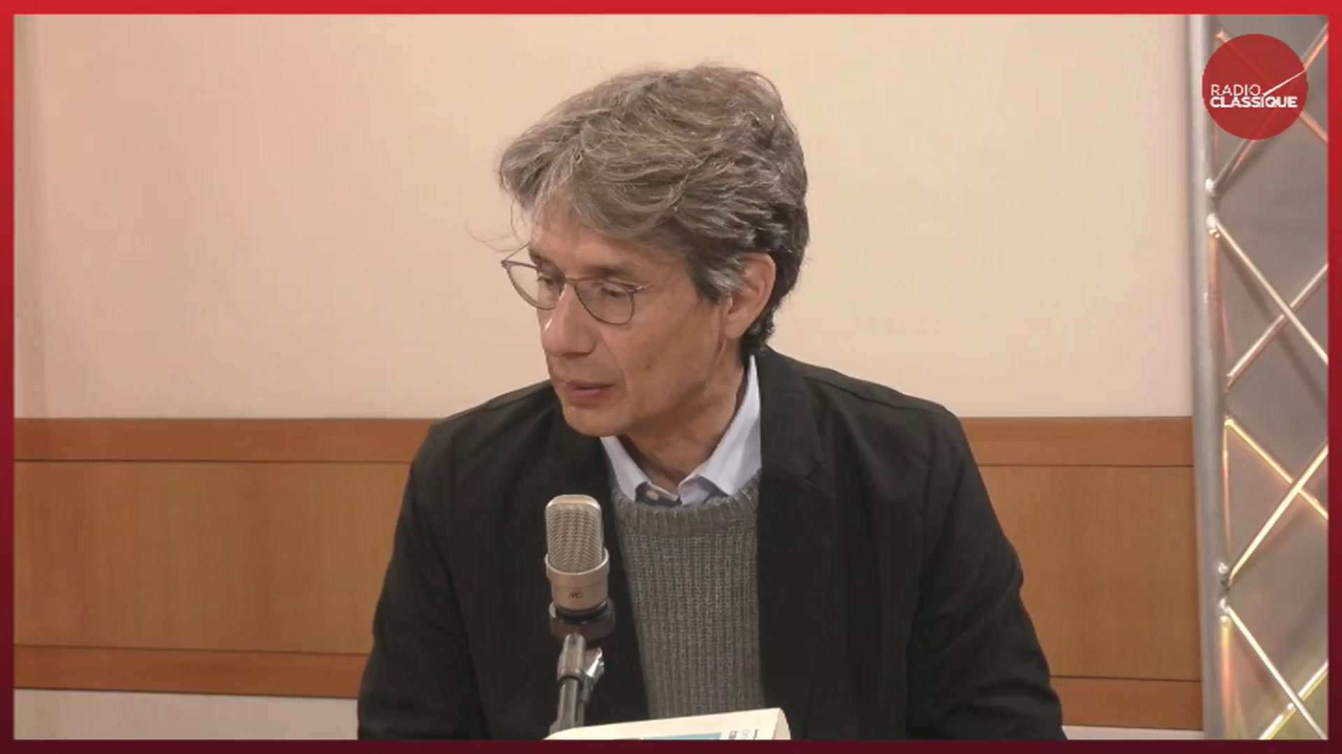 «La présence permanente de ce compagnon artificiel change notre rapport aux autres et au monde», déclare Bruno Patino