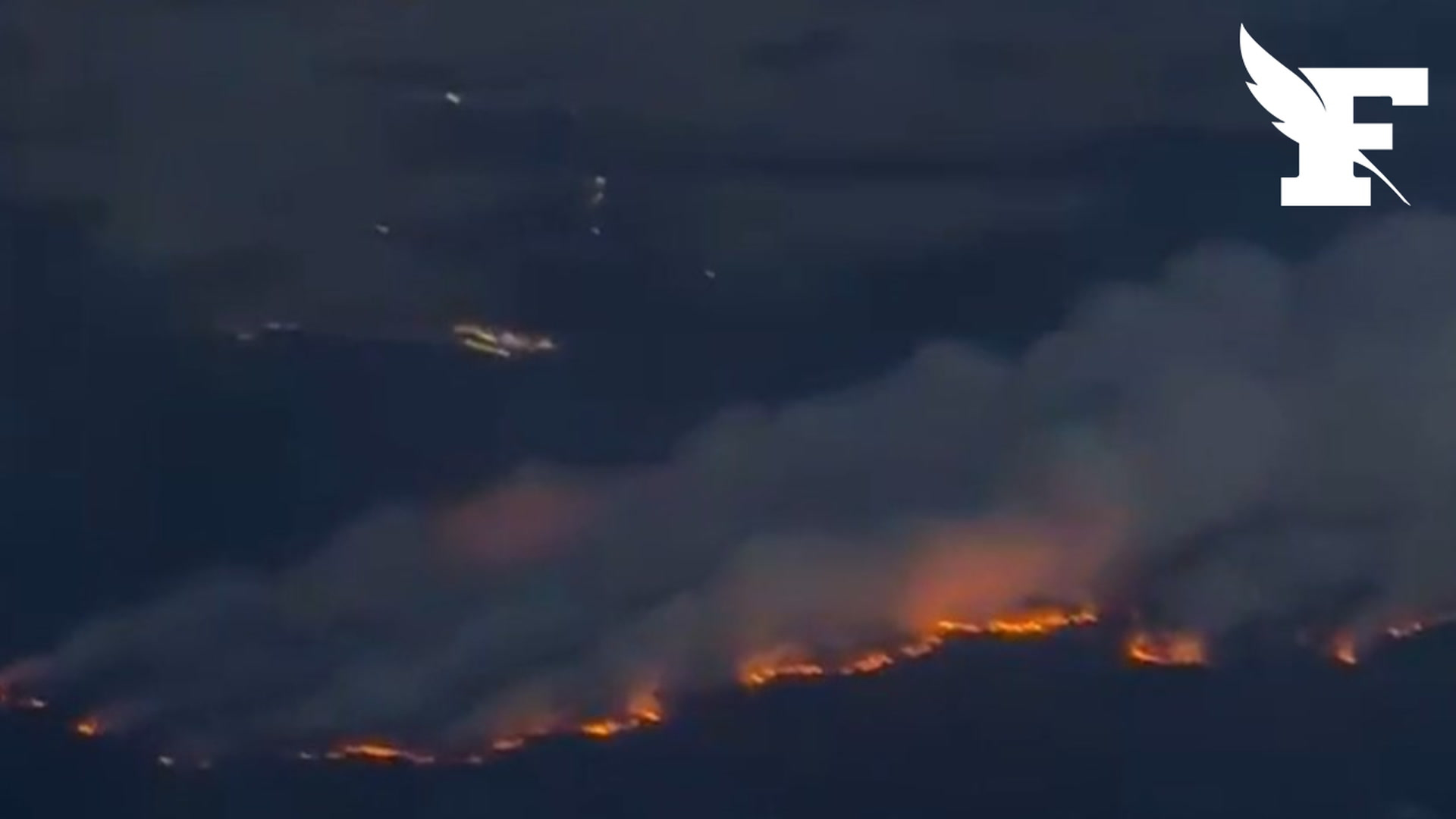 Les images impressionnantes de l'incendie qui ravage actuellement la forêt de Fontainebleau