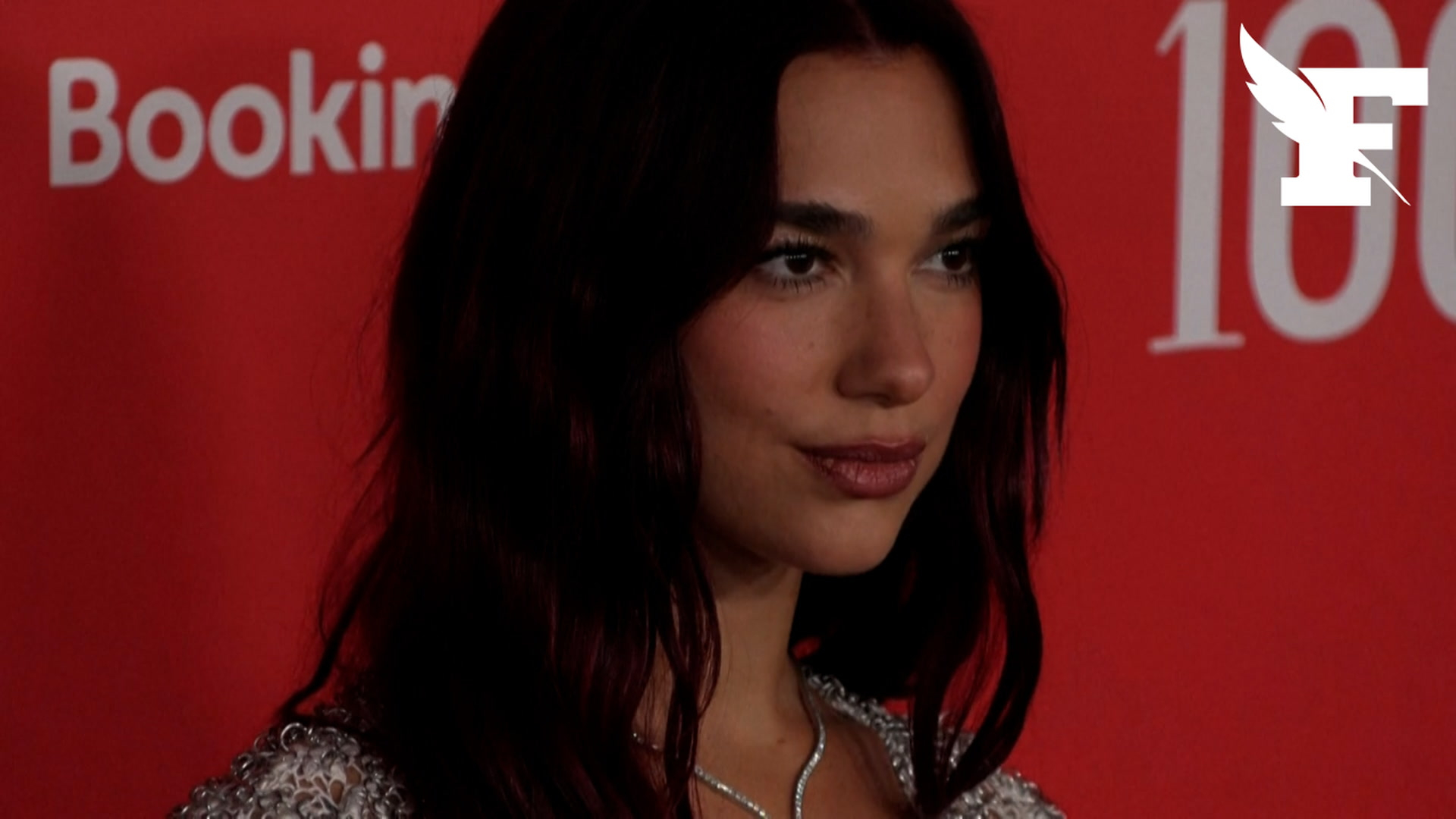 Gaza: Dua Lipa et 300 artistes britanniques demandent l’arrêt des ventes d’armes à Israël