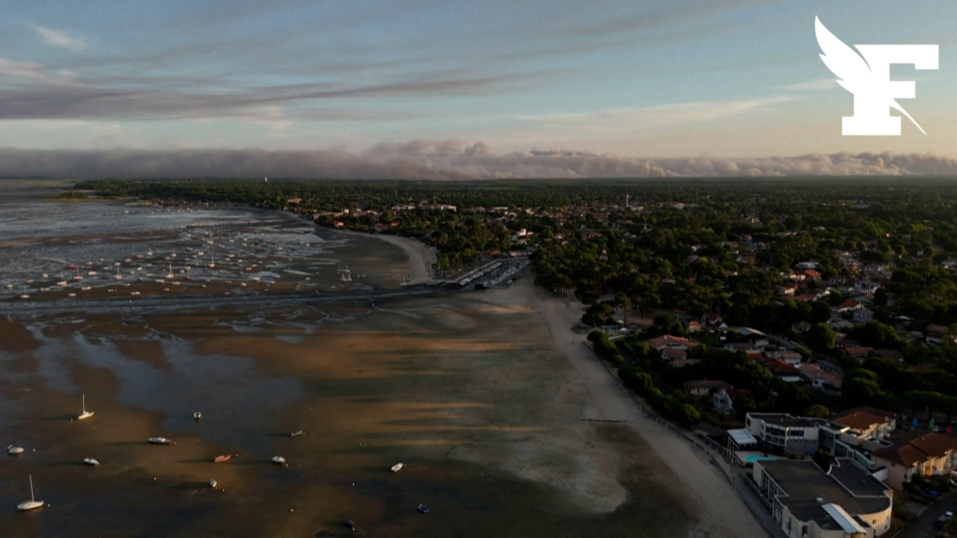 Incendie en Gironde : la préfecture ordonne l'évacuation de l'ensemble de la presqu'île du Cap-Ferret