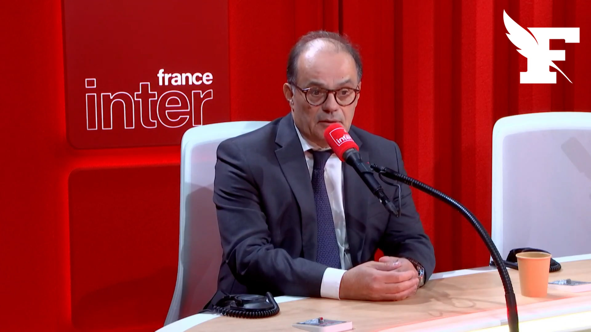 Accusé de «haute trahison» par Jean-Luc Mélenchon, le gouverneur de la Banque de France affirme qu’il «ne (se) laissera pas intimider»