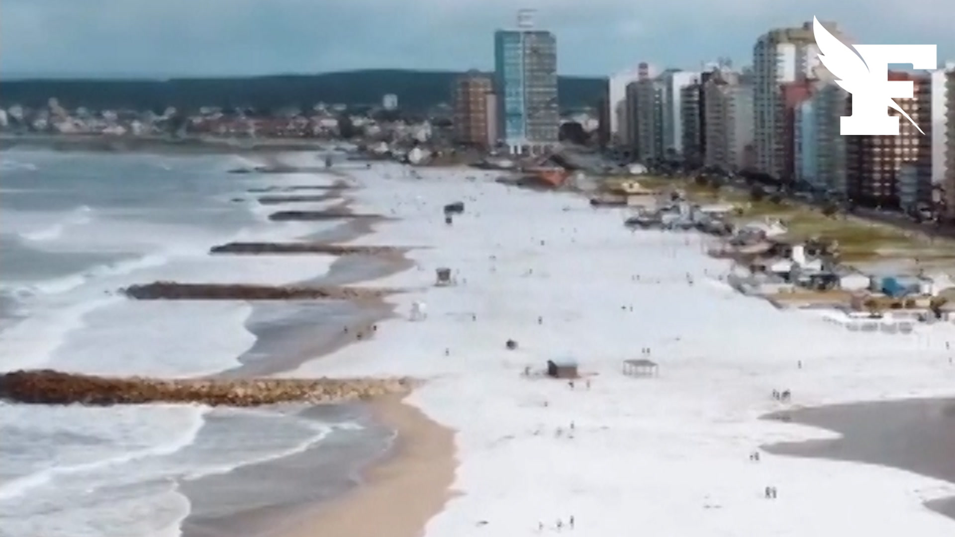 Argentine: les plages enneigées après une vague de froid historique