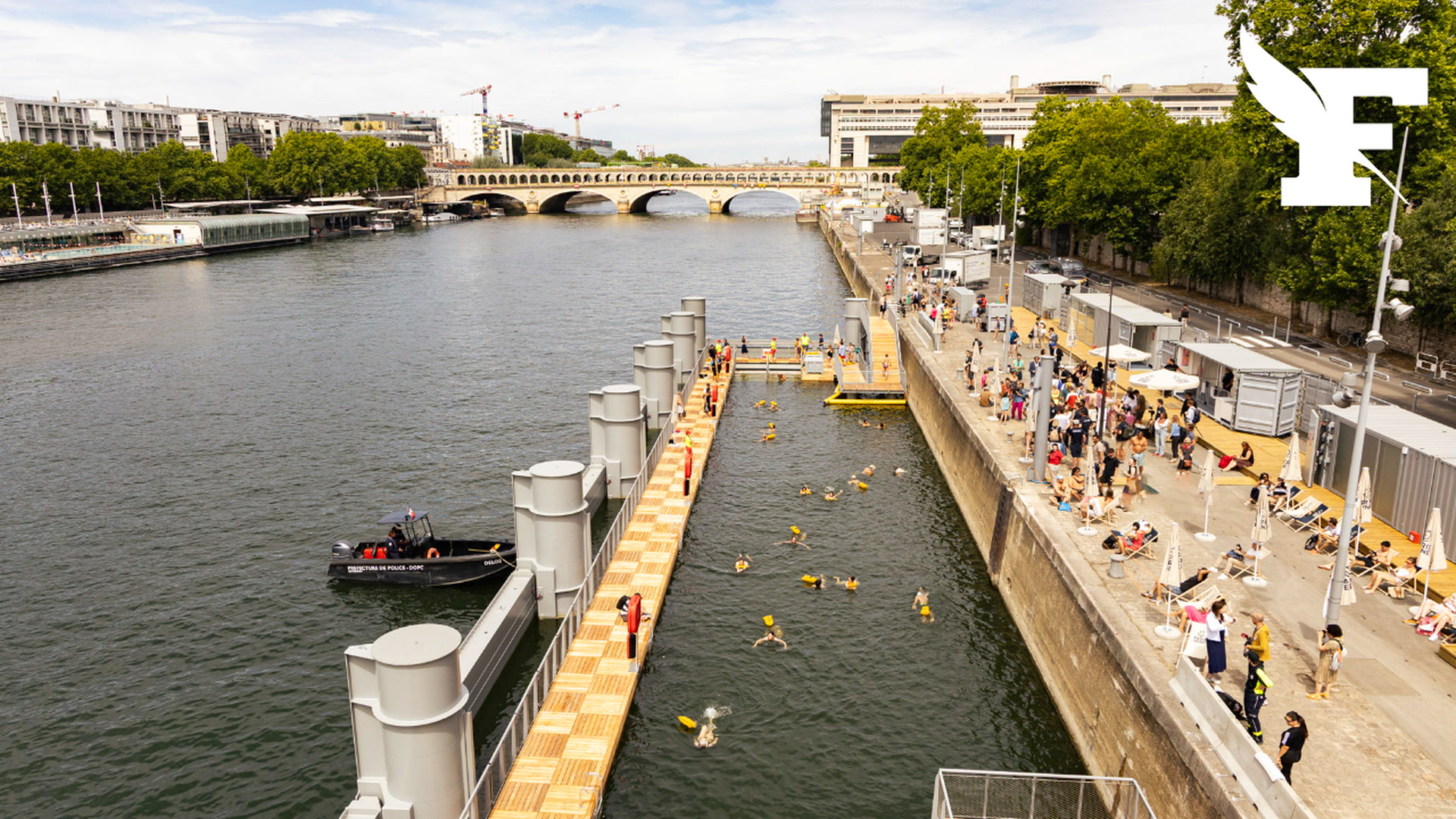 Deux sites de baignade dans la Seine à Paris fermés par intermittence à cause d'une pollution au fioul