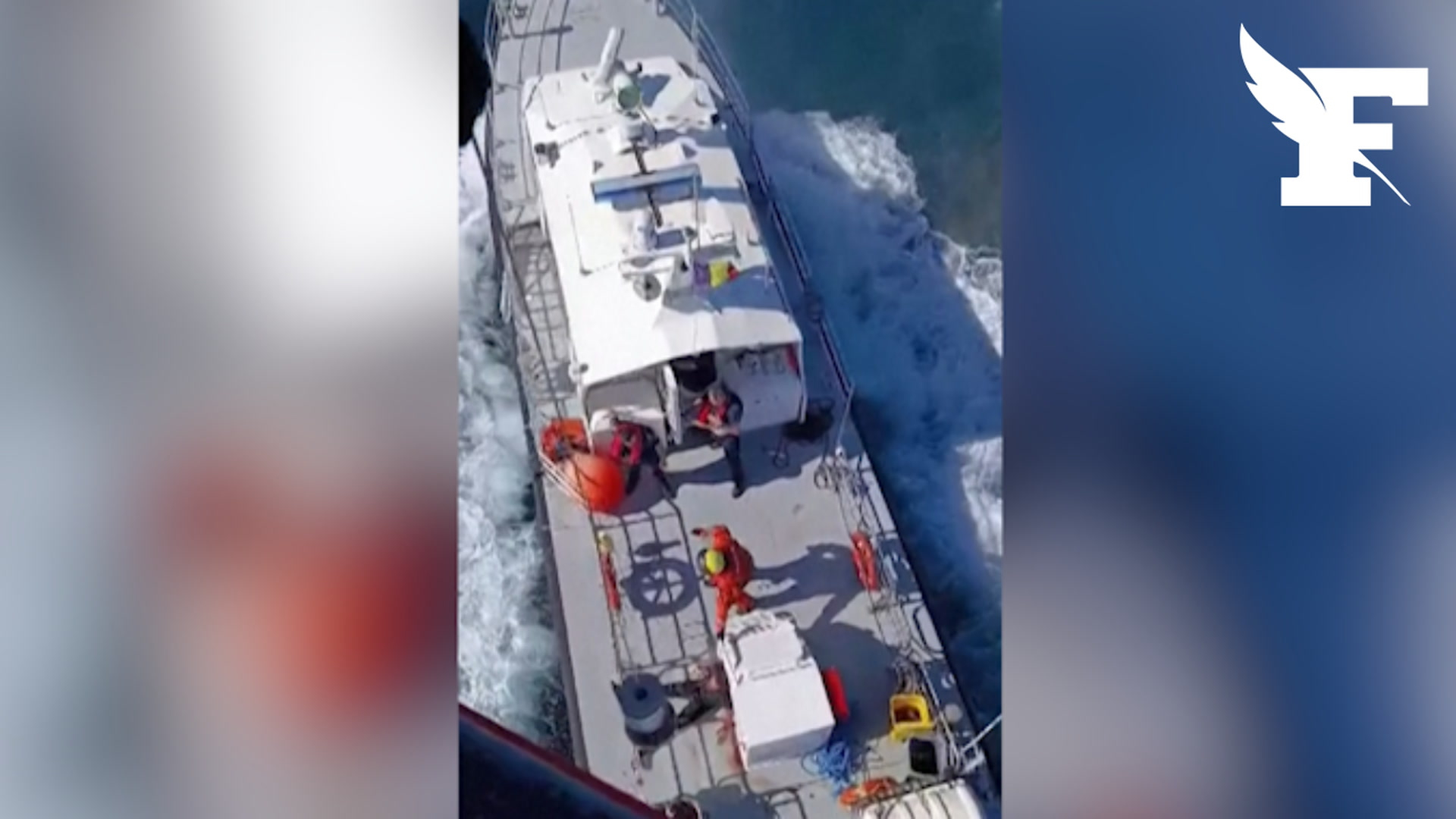 Mer Noire : des sauveteurs portent secours à un navire visé par des drones russes