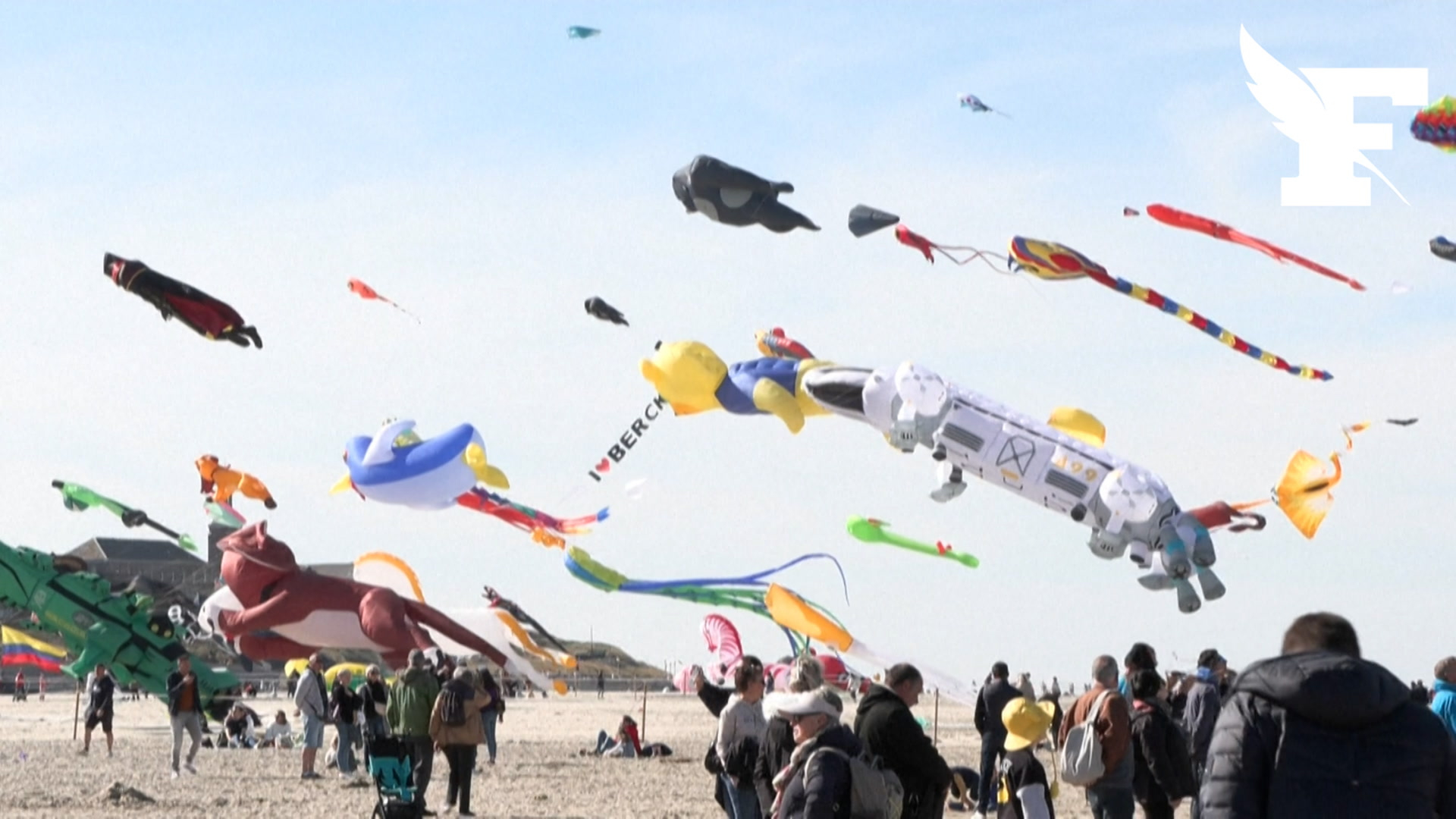 Le festival des cerfs-volants de Berck-sur-Mer s'est ouvert sous le soleil