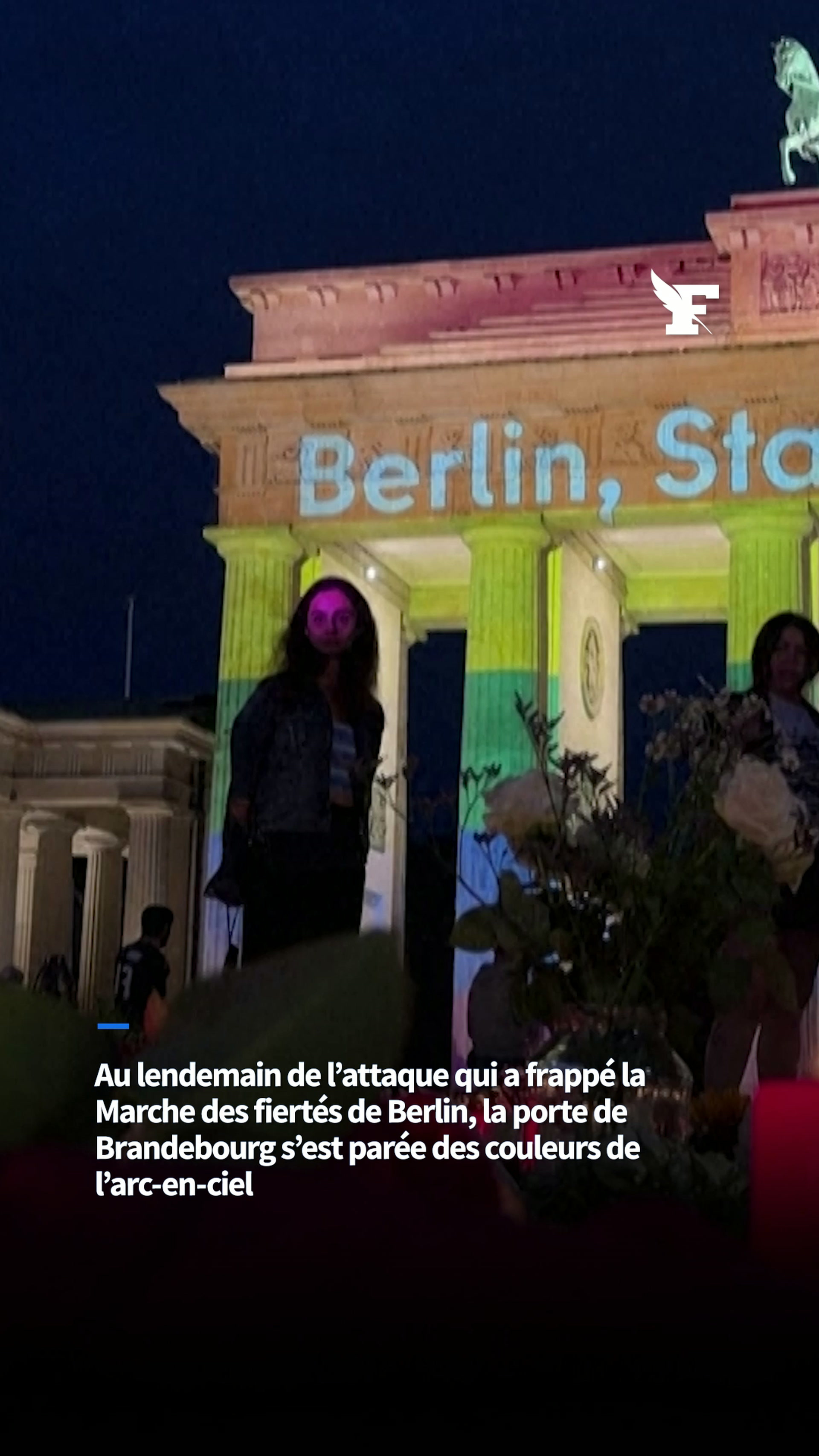 Berlin: les images de la Porte de Brandebourg illuminée en hommage aux victimes de l'attentat