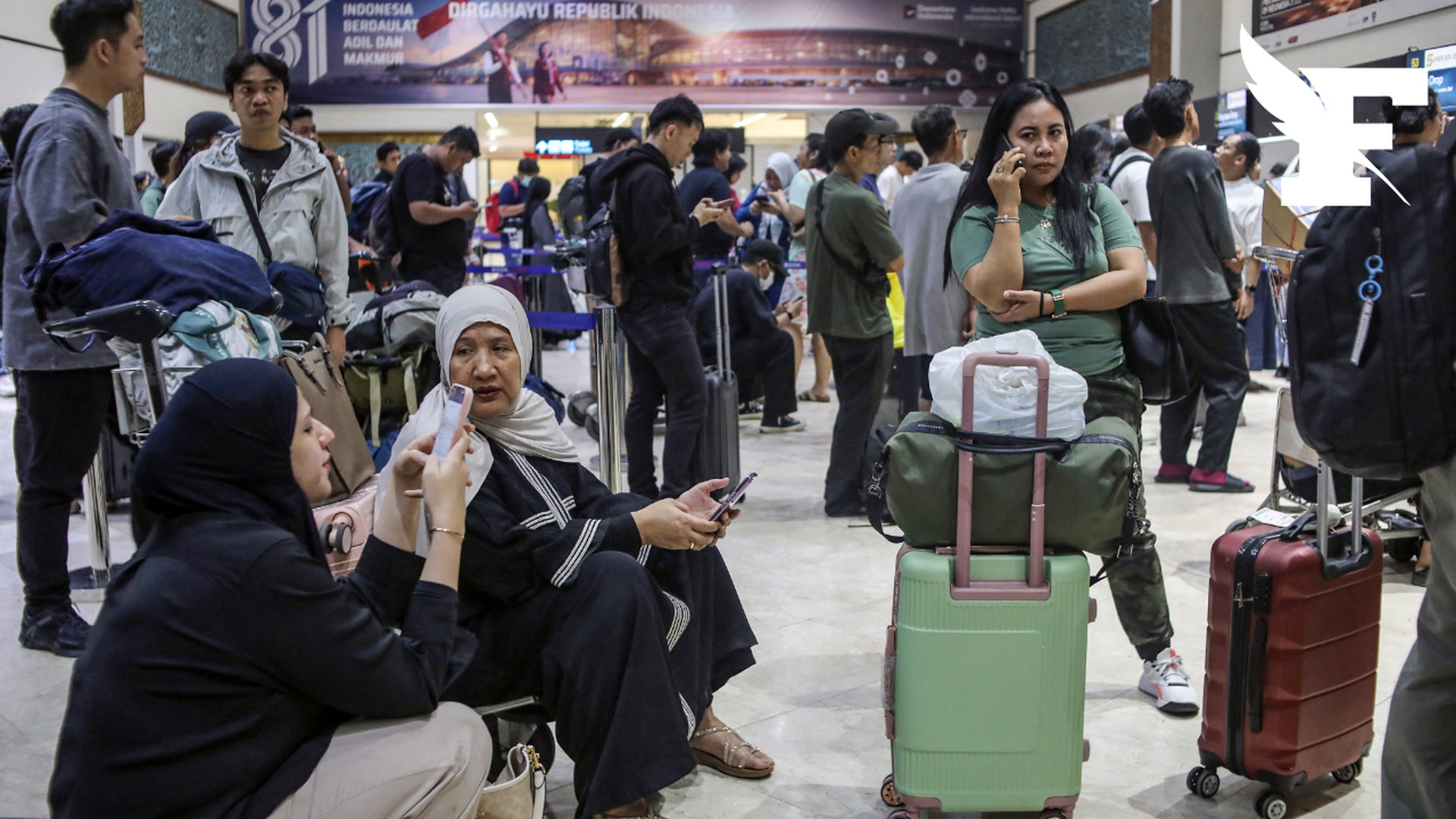 Indonésie : l'aéroport de Jakarta fermé après l'éruption du volcan Anak Krakatoa