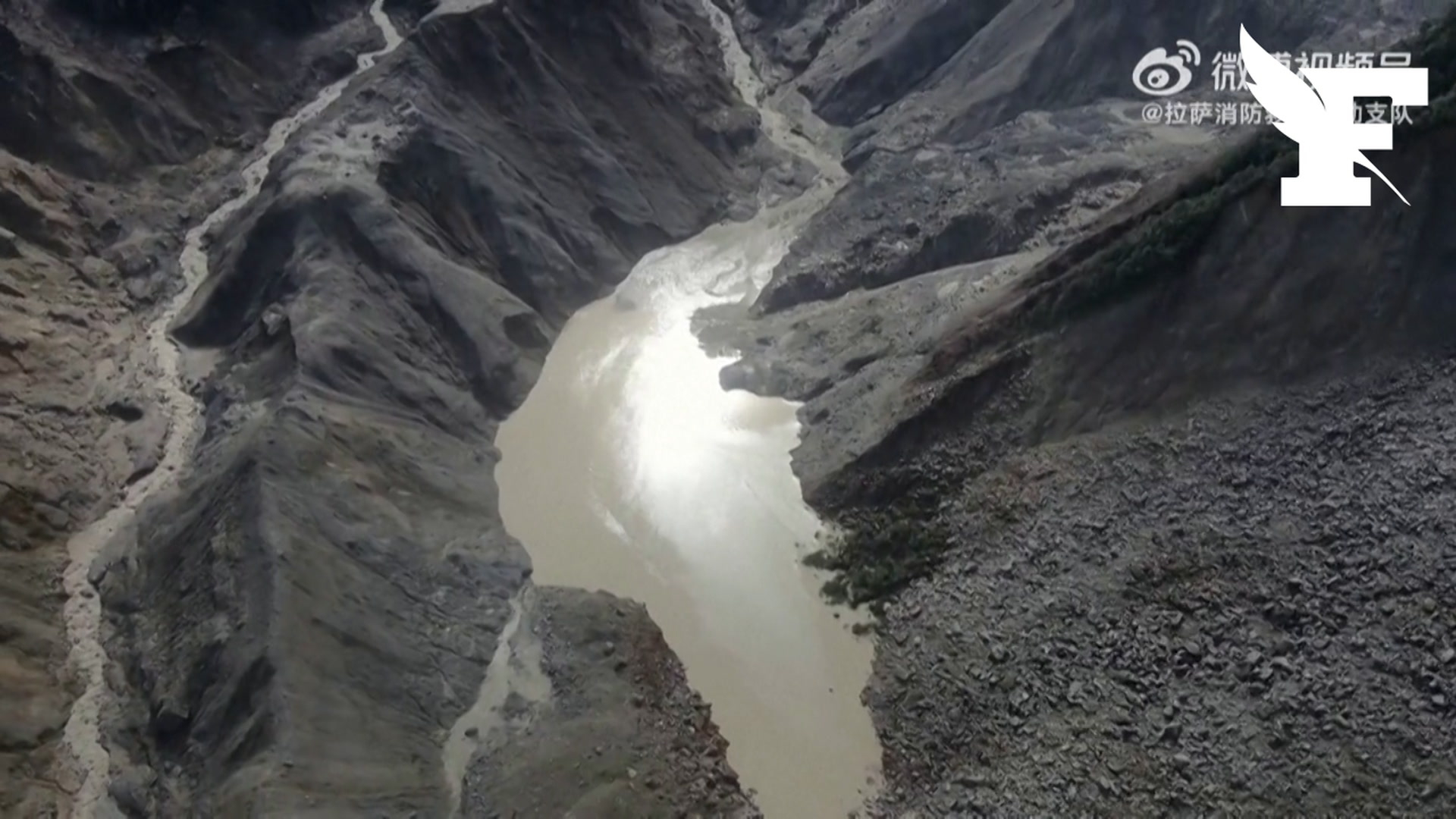 Népal : une retenue d'eau fait craindre de nouvelles coulées de boue