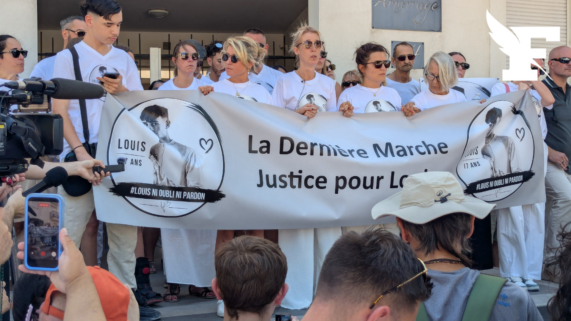 À Narbonne, 4.500 personnes ont participé à une marche blanche en hommage à Louis