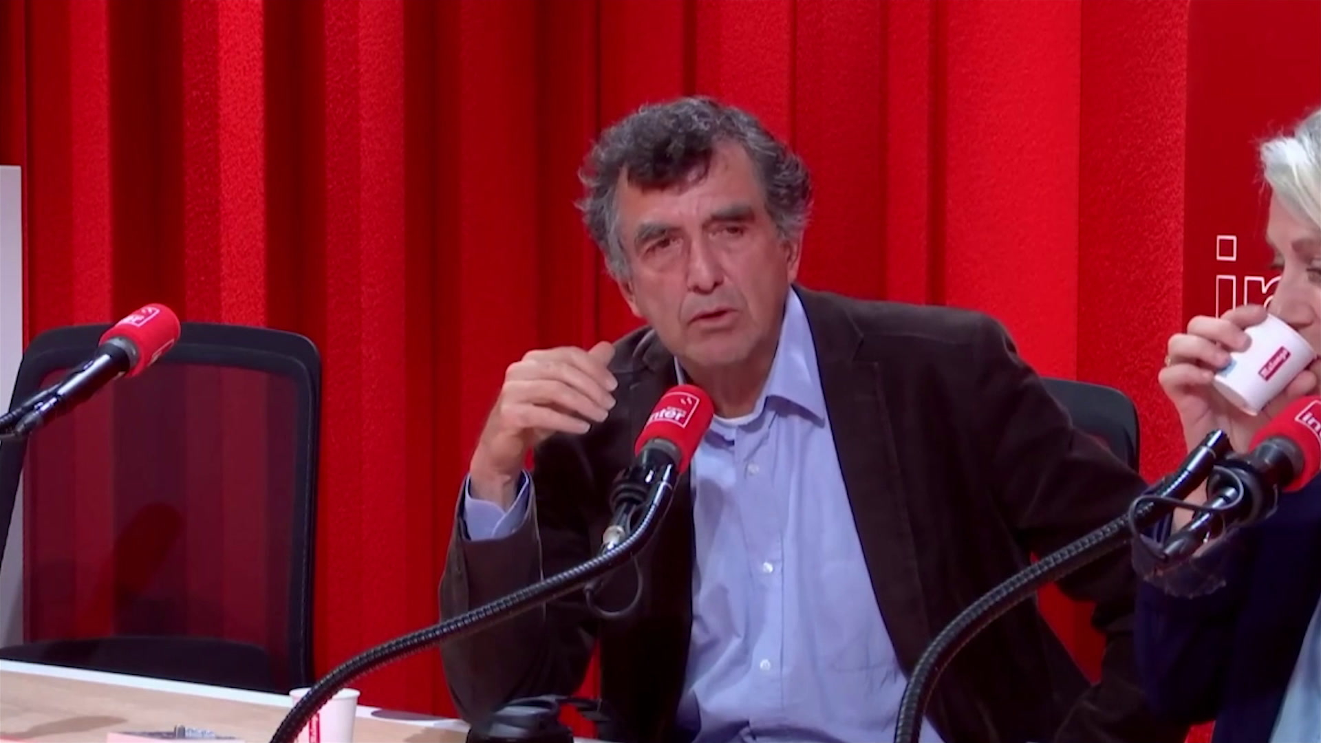 «Une évolution plutôt rapide»: un épidémiologiste décrit les symptômes de l'hantavirus contracté par une Française