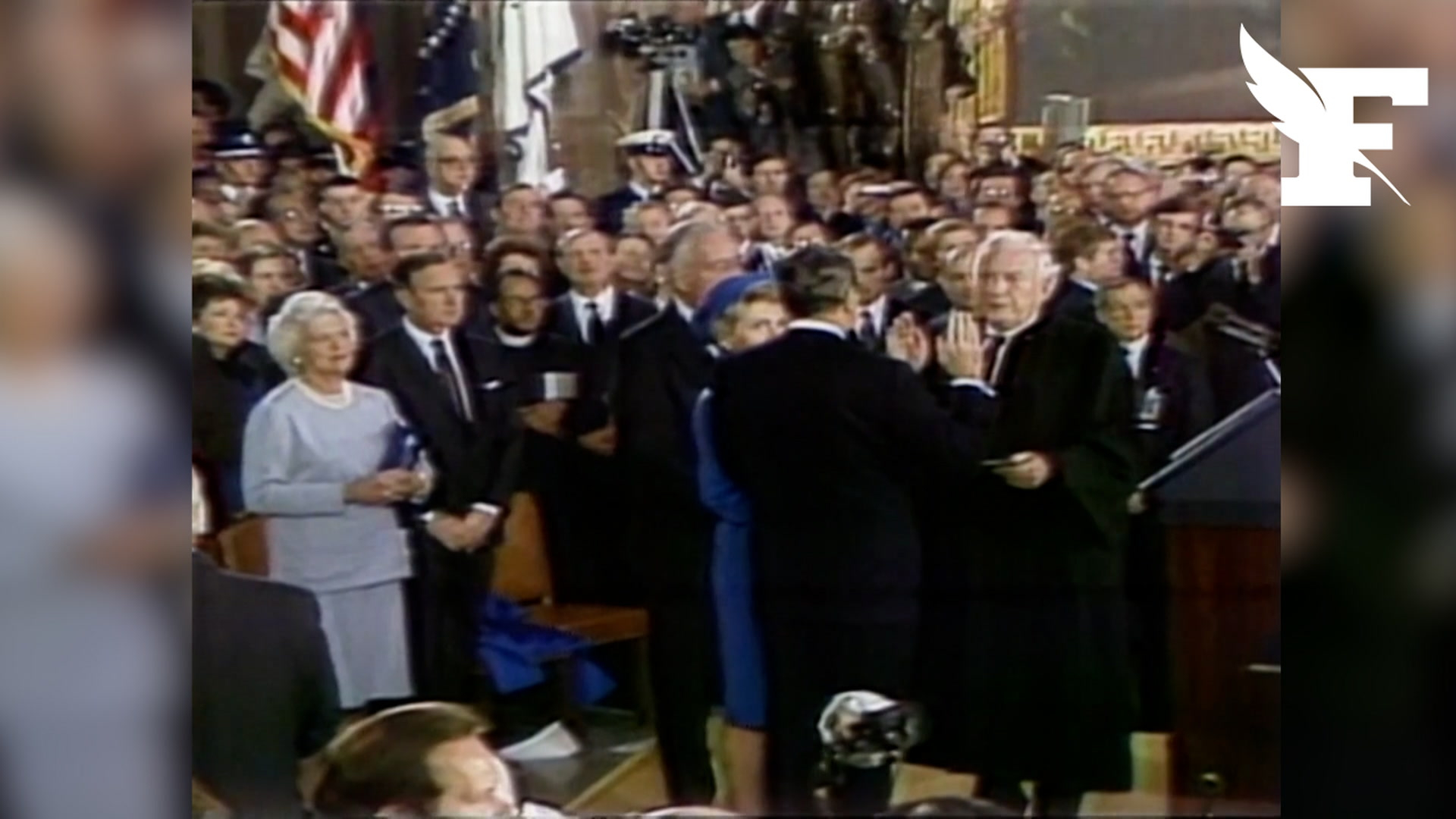 Investiture de Trump : les images du serment de Ronald Reagan en 1985, le premier à avoir eu lieu sous la rotonde du Capitole
