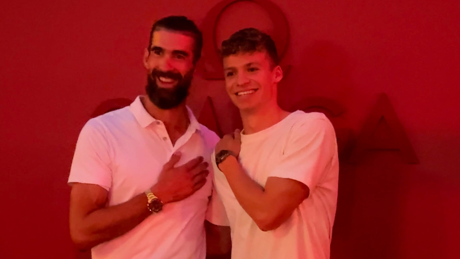 Léon Marchand et Michael Phelps réunis : un duo de légende pour une soirée en or