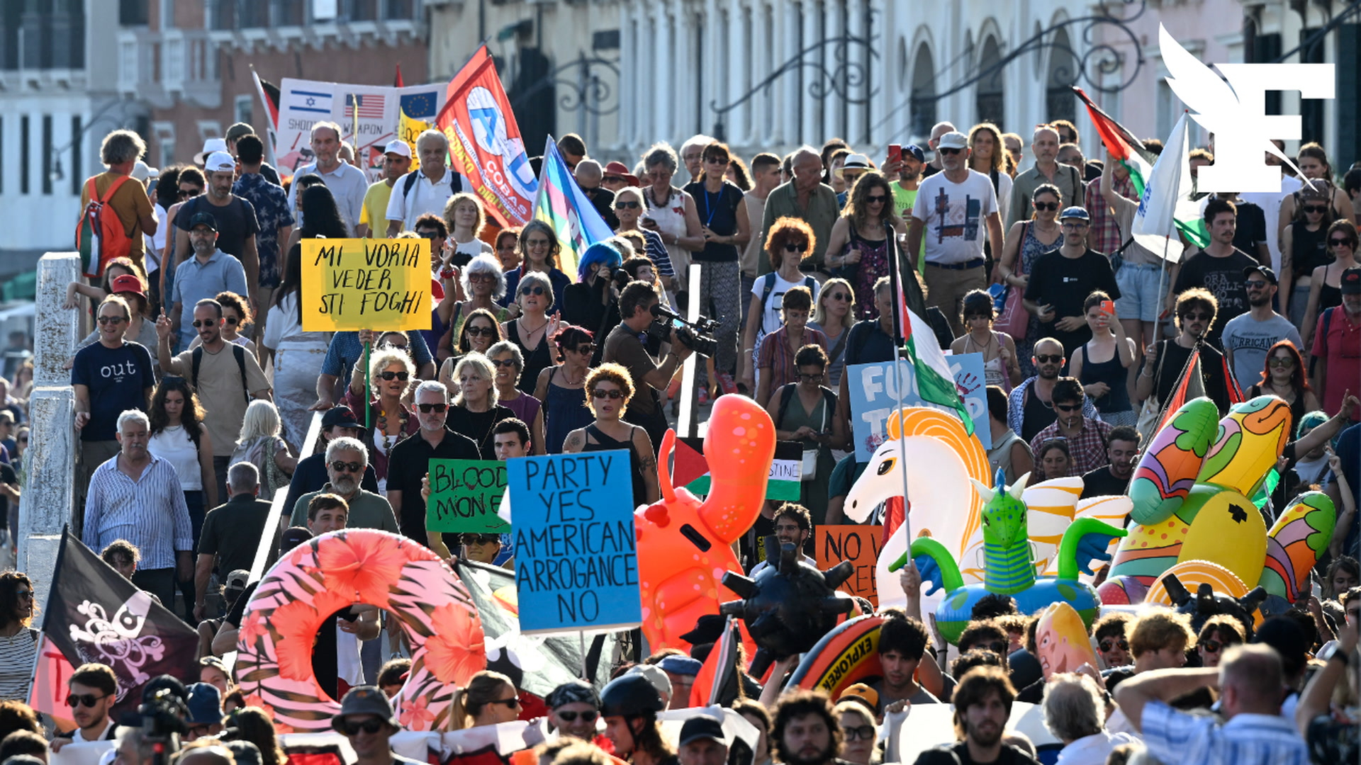 Venise : des centaines de manifestants ont protesté contre l'arrivée d'un méga yacht américain
