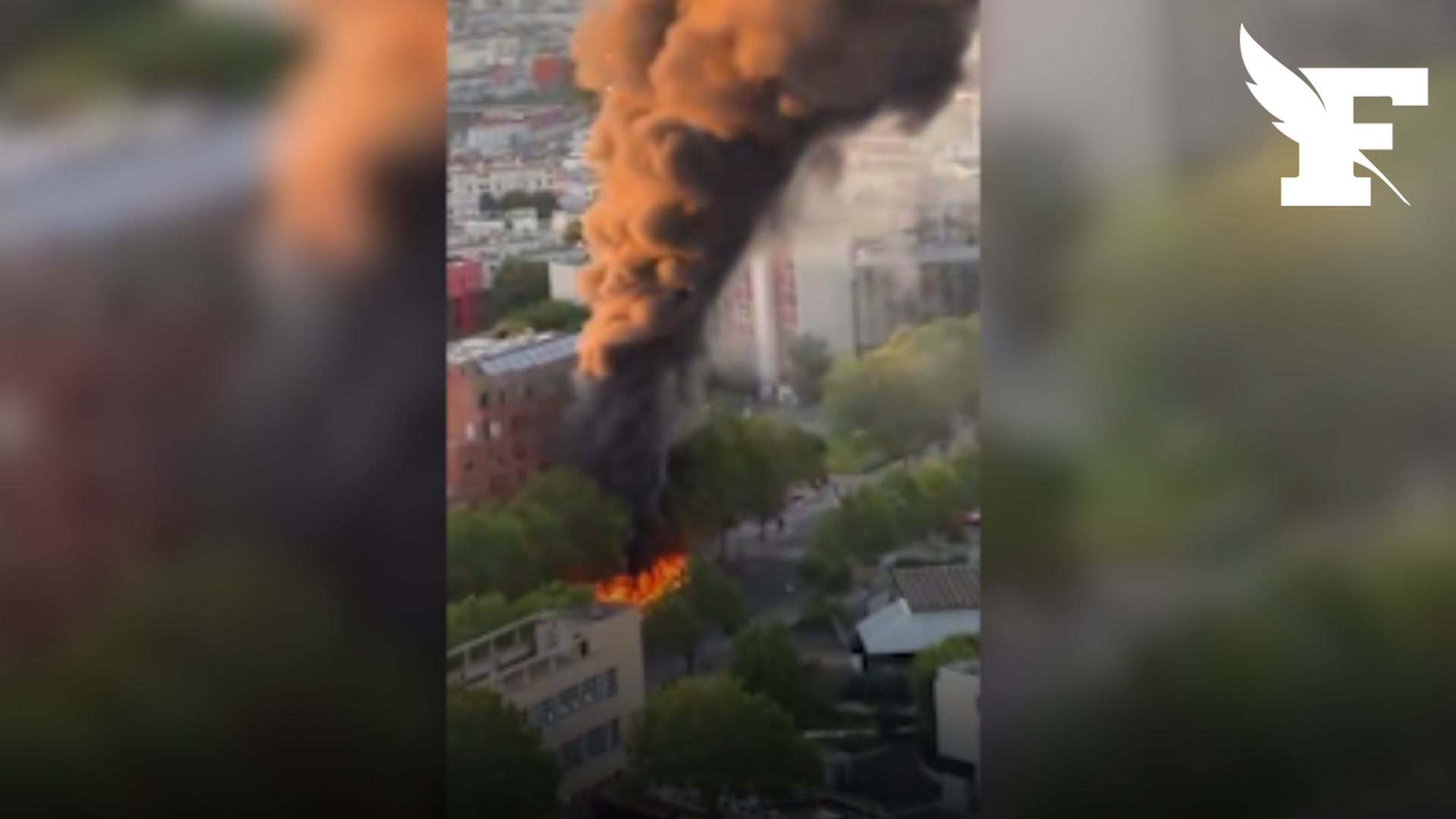 Bruit d'explosions, fumée noire : un bus prend feu dans le XIIIᵉ arrondissement