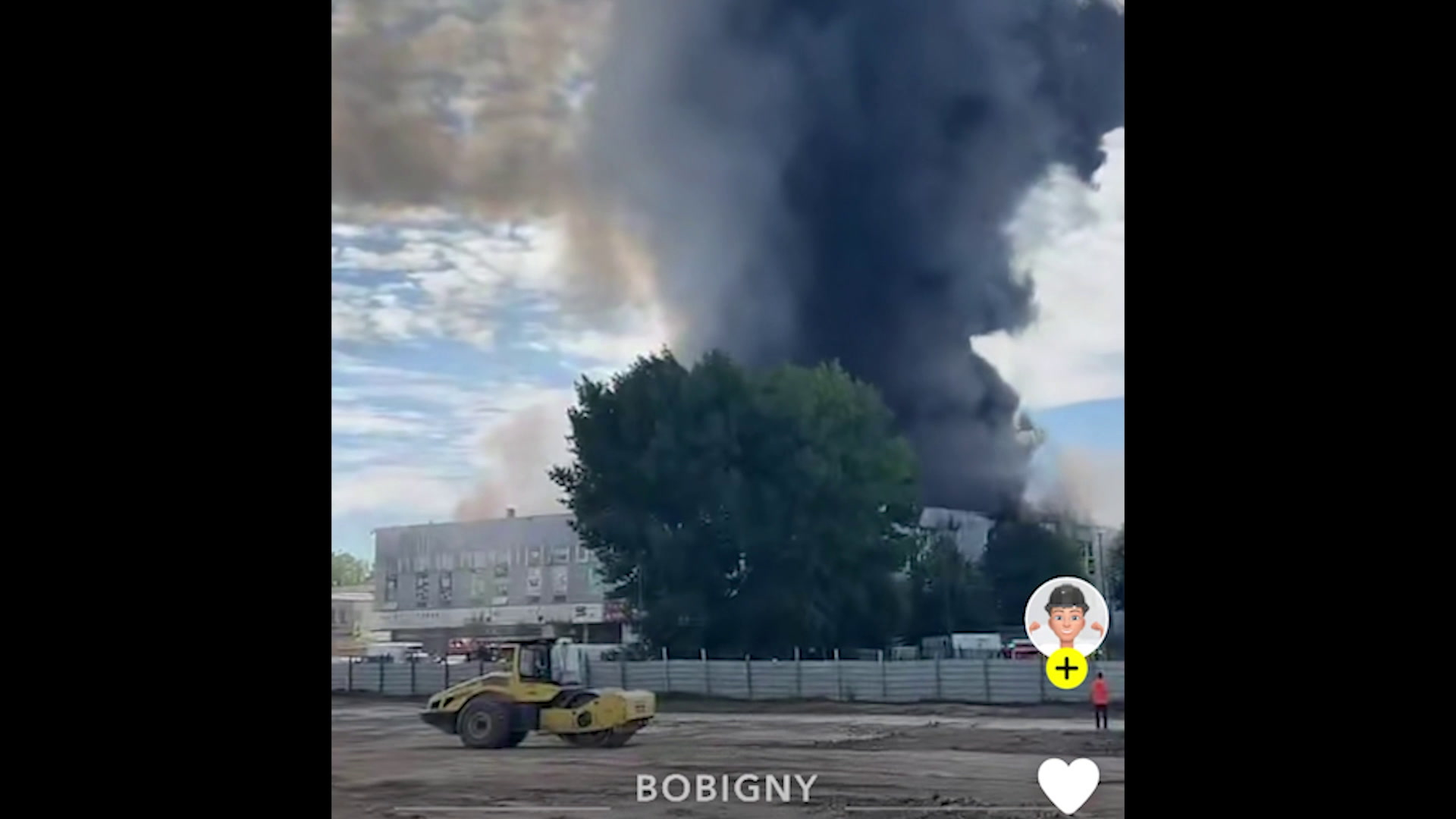 Seine-Saint-Denis: les images de l'incendie spectaculaire qui s'est déclaré à Bobigny