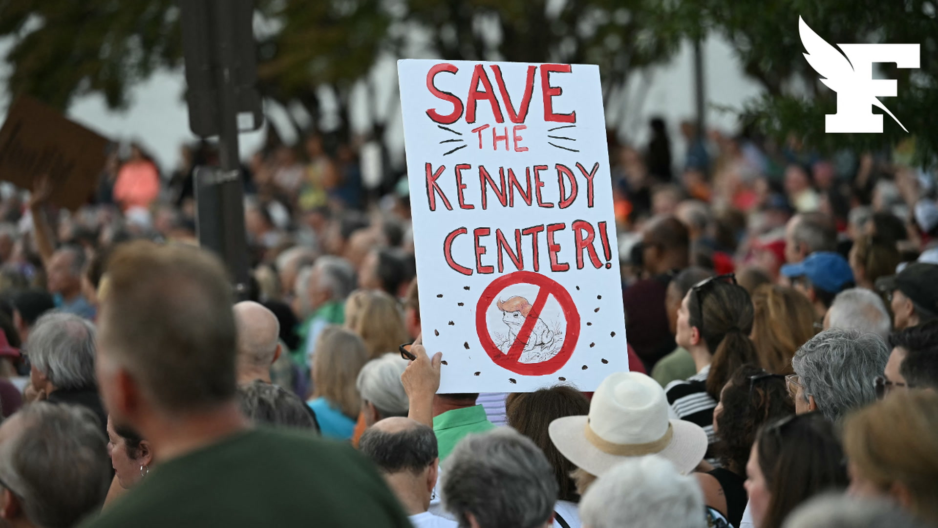 États-Unis : plus d'un millier de personnes rassemblées autour du Kennedy Center menacé par Donald Trump