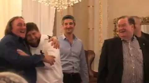 VIDEO. Depardieu danse avec le président tchétchène