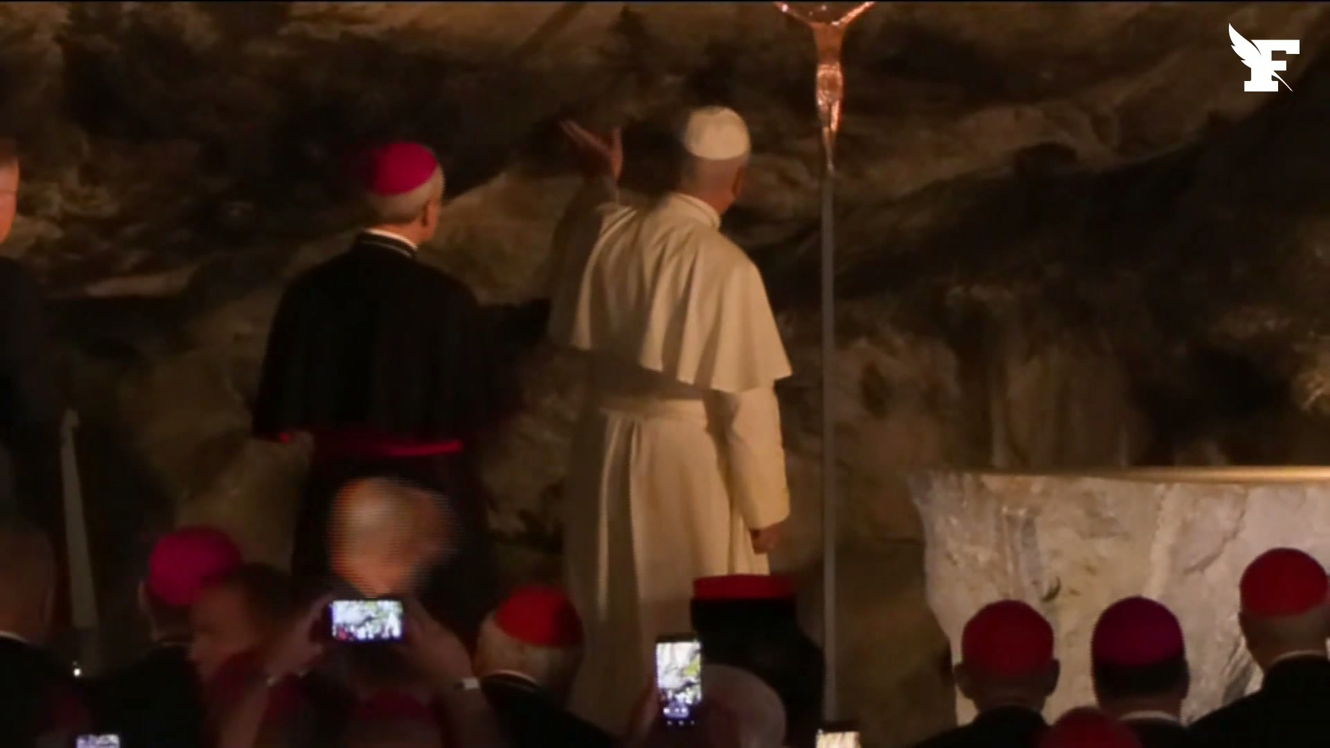 Visite du pape à Lourdes : Léon XIV se recueille à la grotte de Massabielle