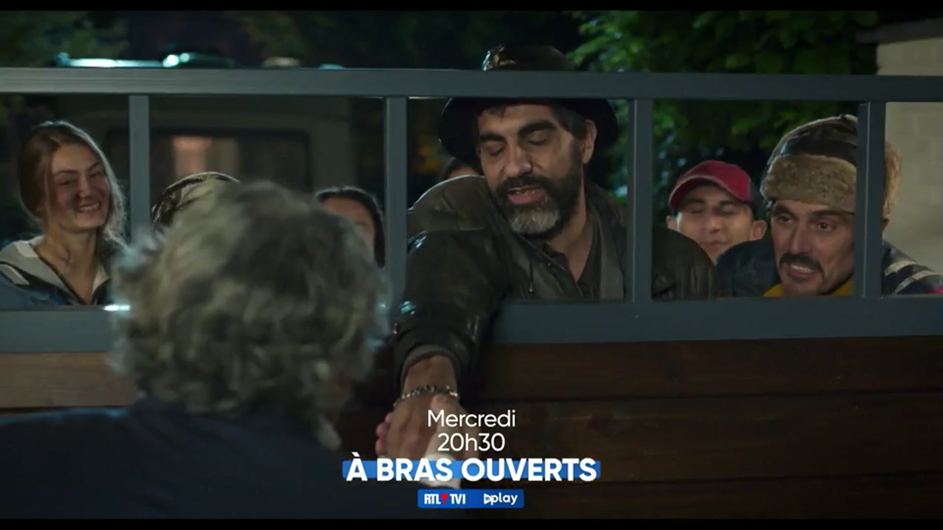 A bras ouverts