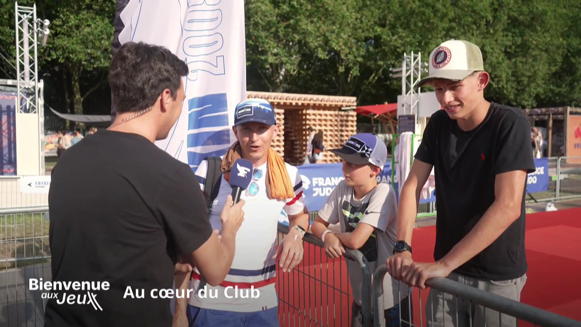 «C'était de la folie» au Club France, raconte une famille après la victoire de Teddy Riner