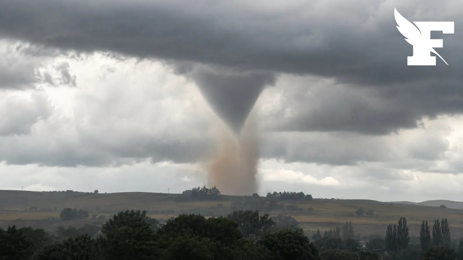 Carcassonne : les impressionnantes images de la tornade qui a frappé l'Aude