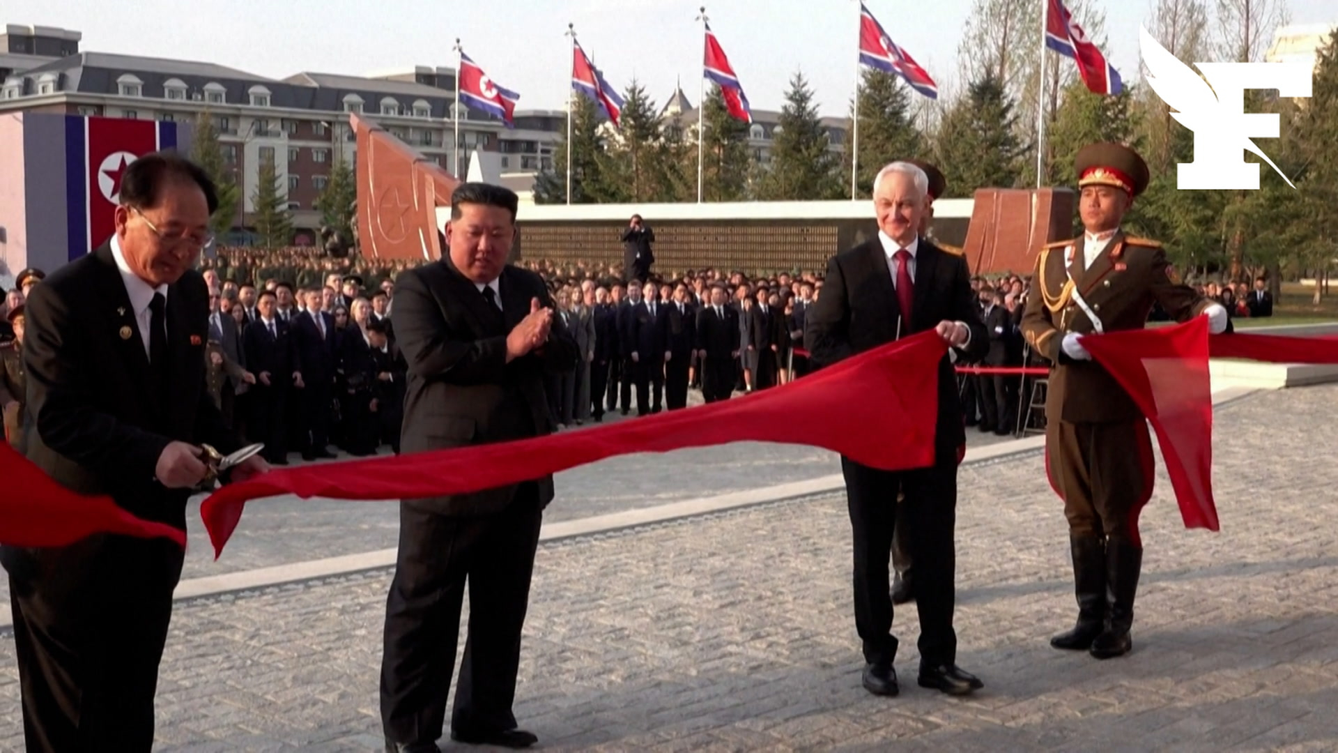 Corée du Nord: Kim Jong Un et le président de la Douma russe inaugurent un monument commémoratif dédié à la «libération de Koursk»