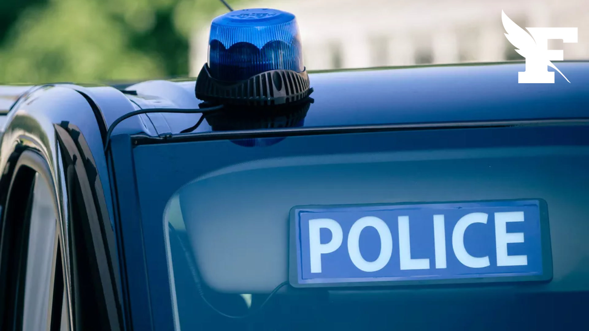Deux suspects mis en détention après la découverte d'un cadavre dans le coffre d'une voiture