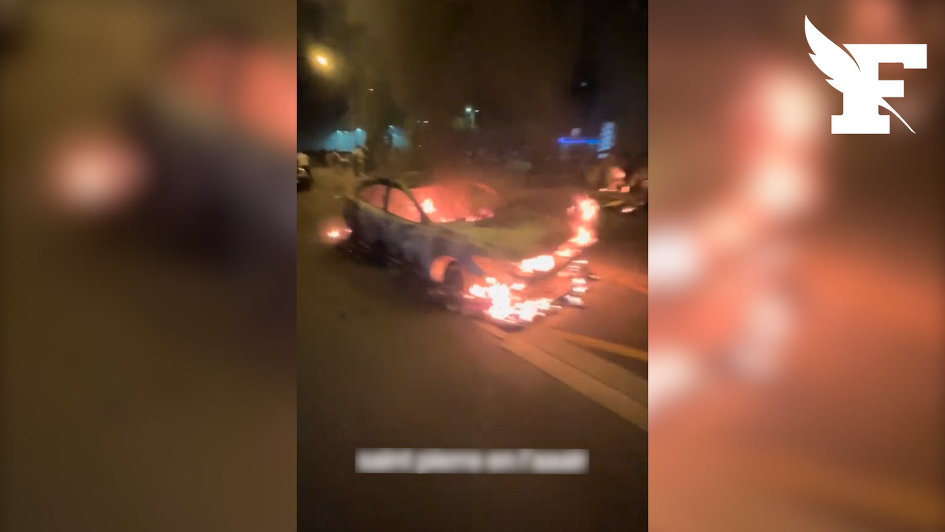 Neuf blessés, deux véhicules de police incendiés : les images de la nuit d’émeutes à Saint-Pierre-des-Corps après un refus d’obtempérer