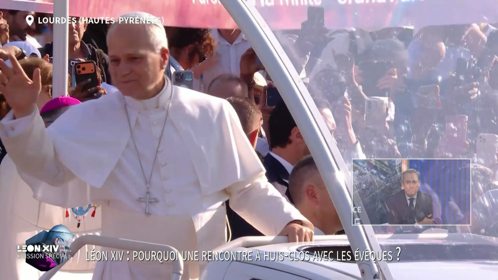 Les images du nouveau bain de foule du pape, avant la messe à Lourdes