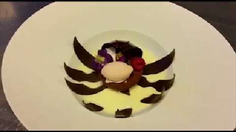 Un Dessert Au Chocolat Qui S Ouvre Comme Un Fleur