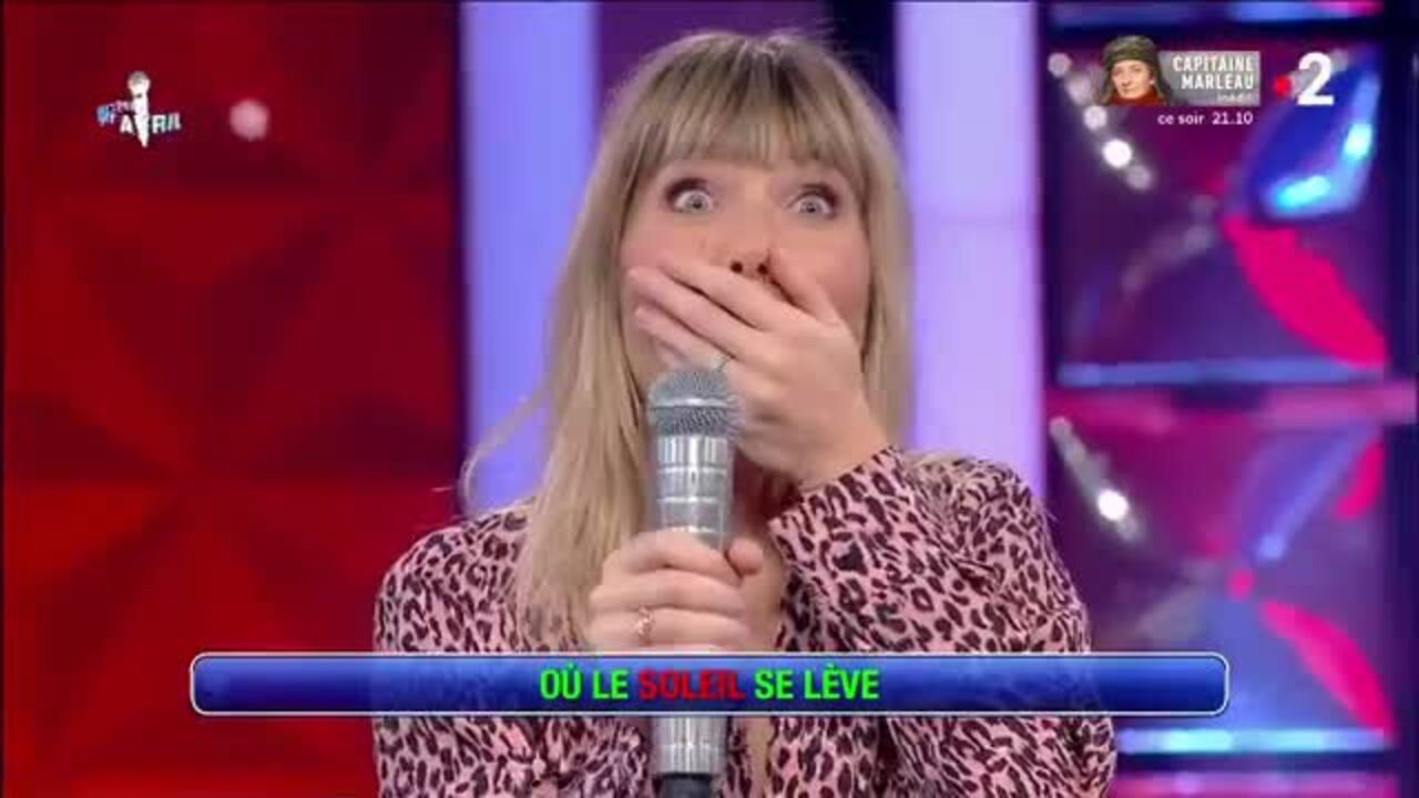 Nagui bẫy vợ mình là Mélanie Page trong "Đừng quên lời bài hát"