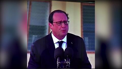 Hollande S Essaye A L Anglais Sans Trop De Succes