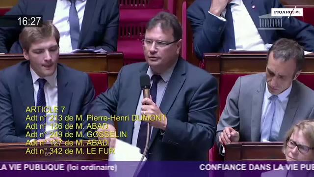 Chacun Ses References Un Depute Cite Oss 117 Pour Evoquer La Transparence Politique