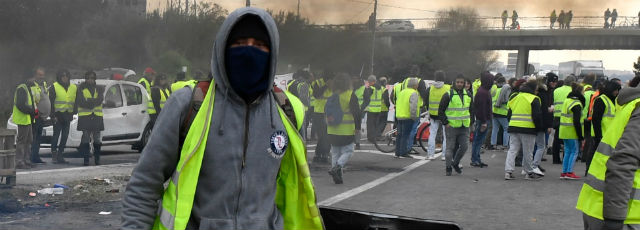 En Direct Gilets Jaunes La Manifestation Place De La