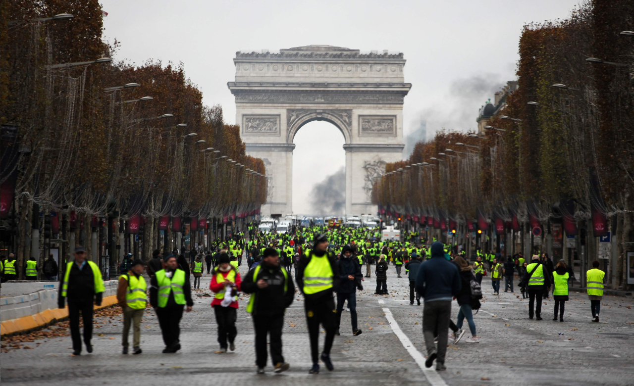 Gilets Jaunes Paris Se Barricade Par Crainte De Nouvelles