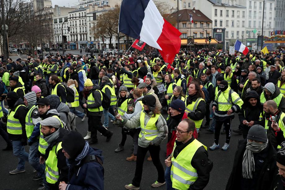 En Direct Gilets Jaunes 69000 Manifestants à Travers