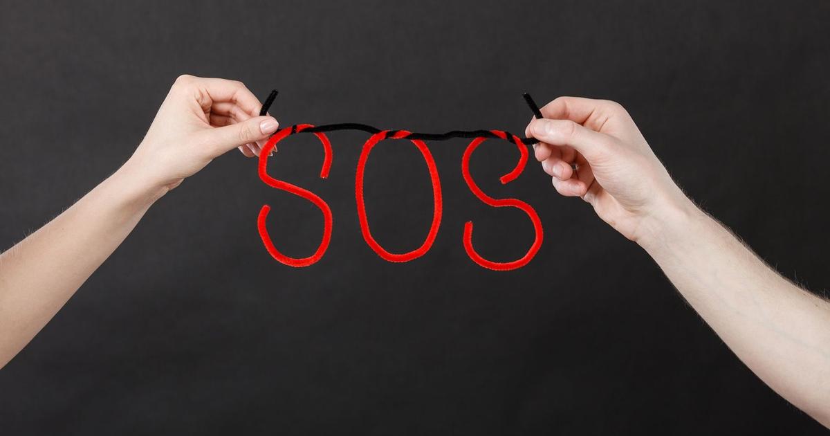 Сос перевод. Сос руками. Знак SOS. Сигнал SOS рукой. SOS картинка.